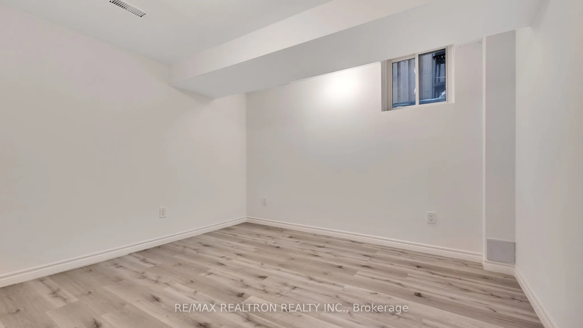 4 Oceanpearl Crescent, #Basement