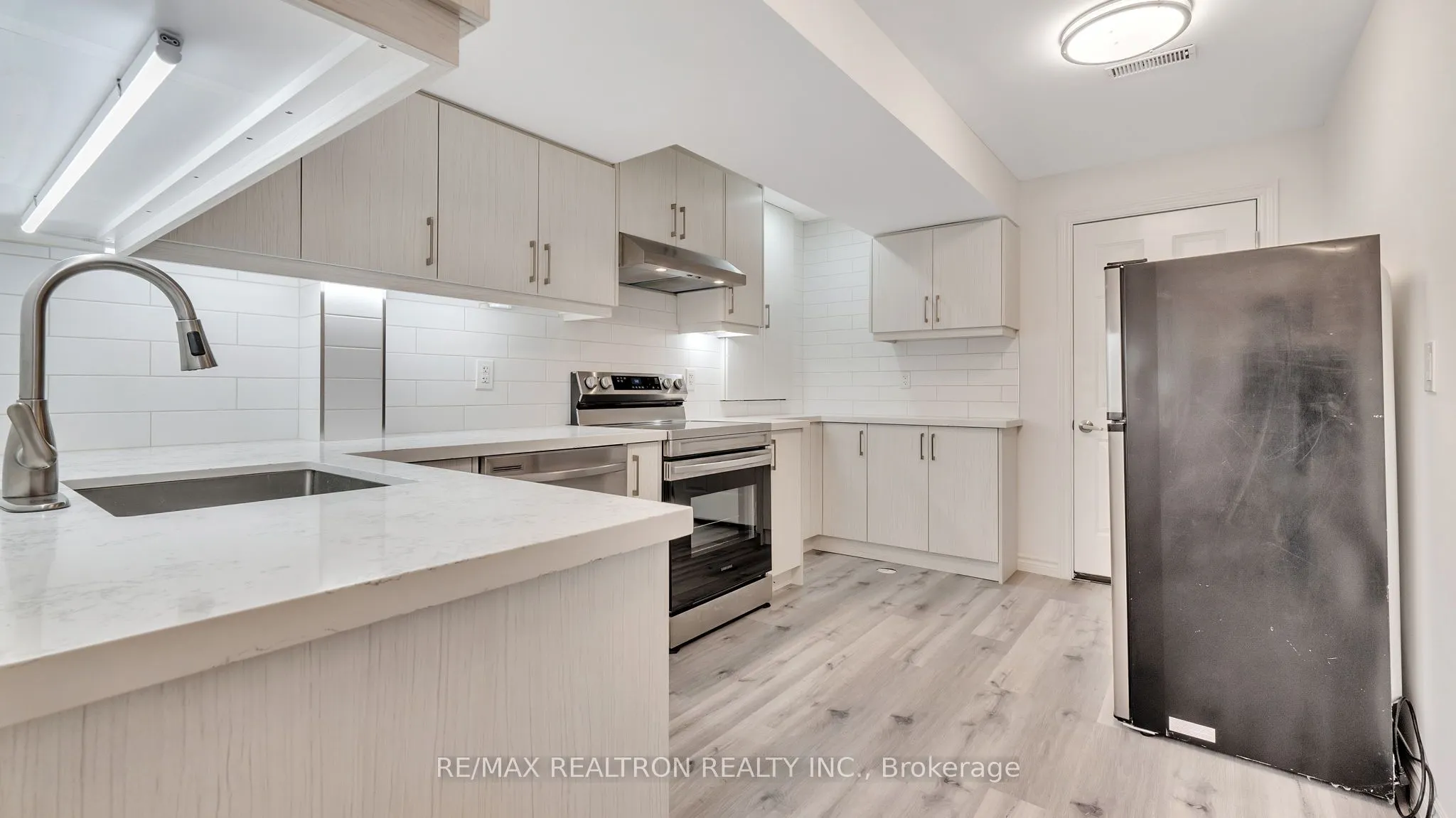 4 Oceanpearl Crescent, #Basement