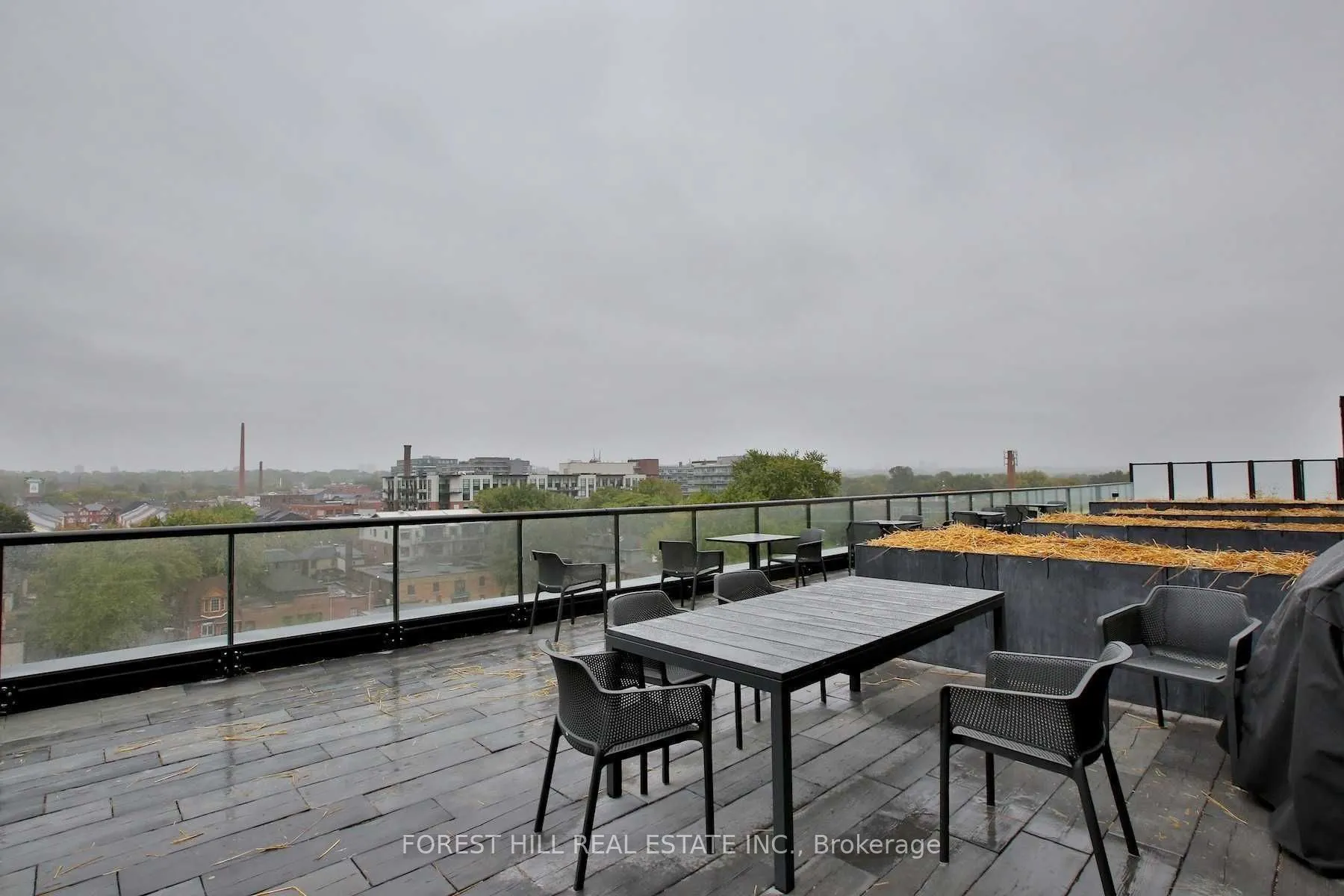899 Queen Street E, #402