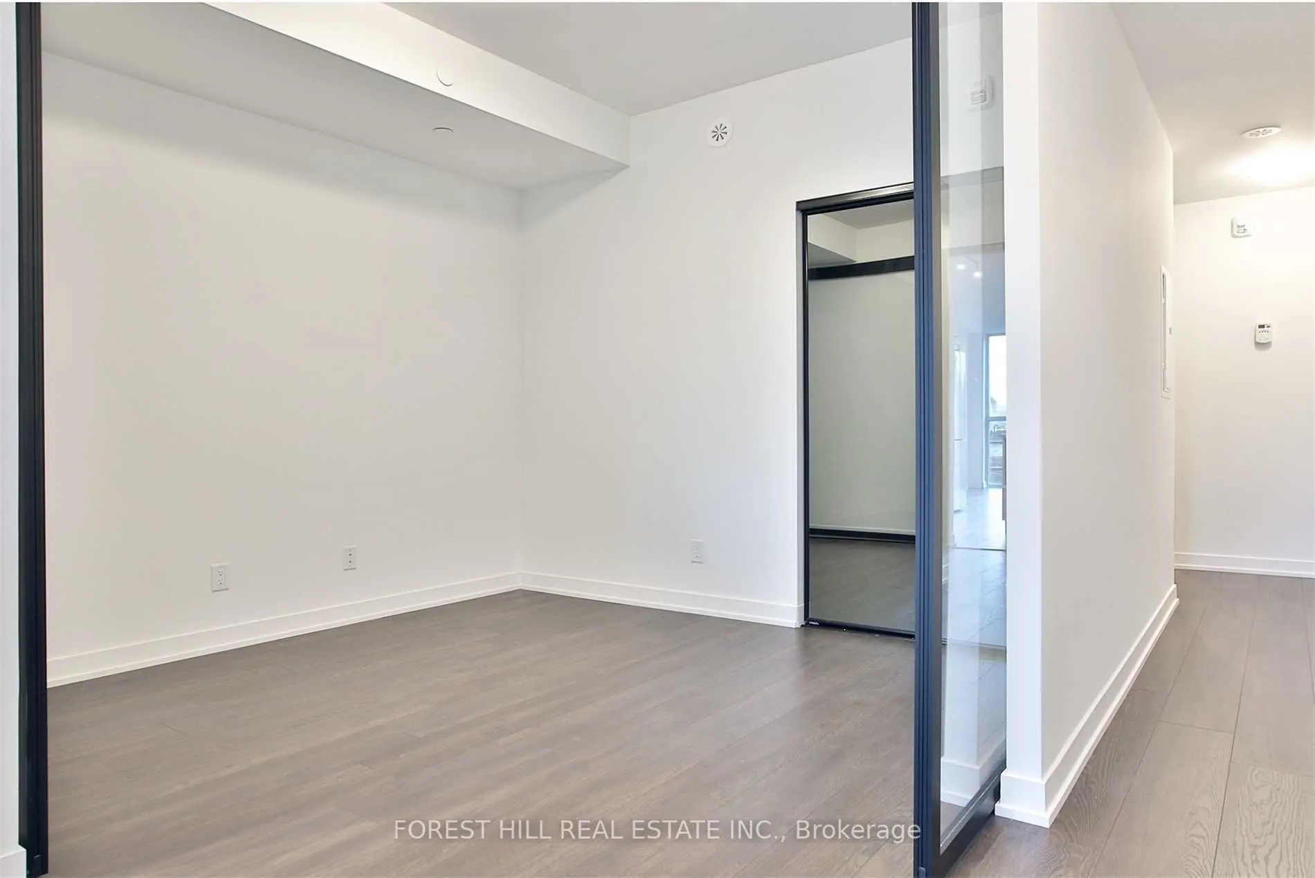 899 Queen Street E, #402