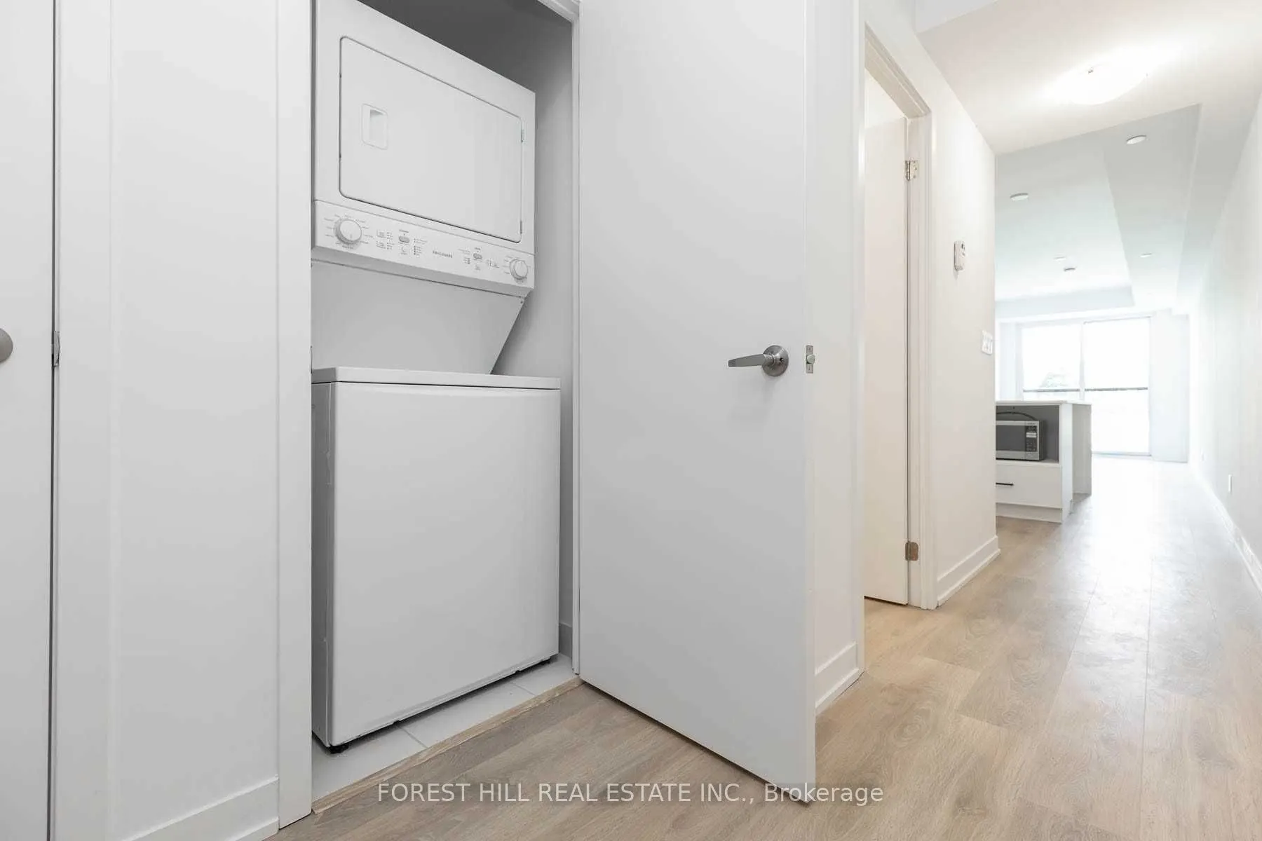 899 Queen Street E, #402
