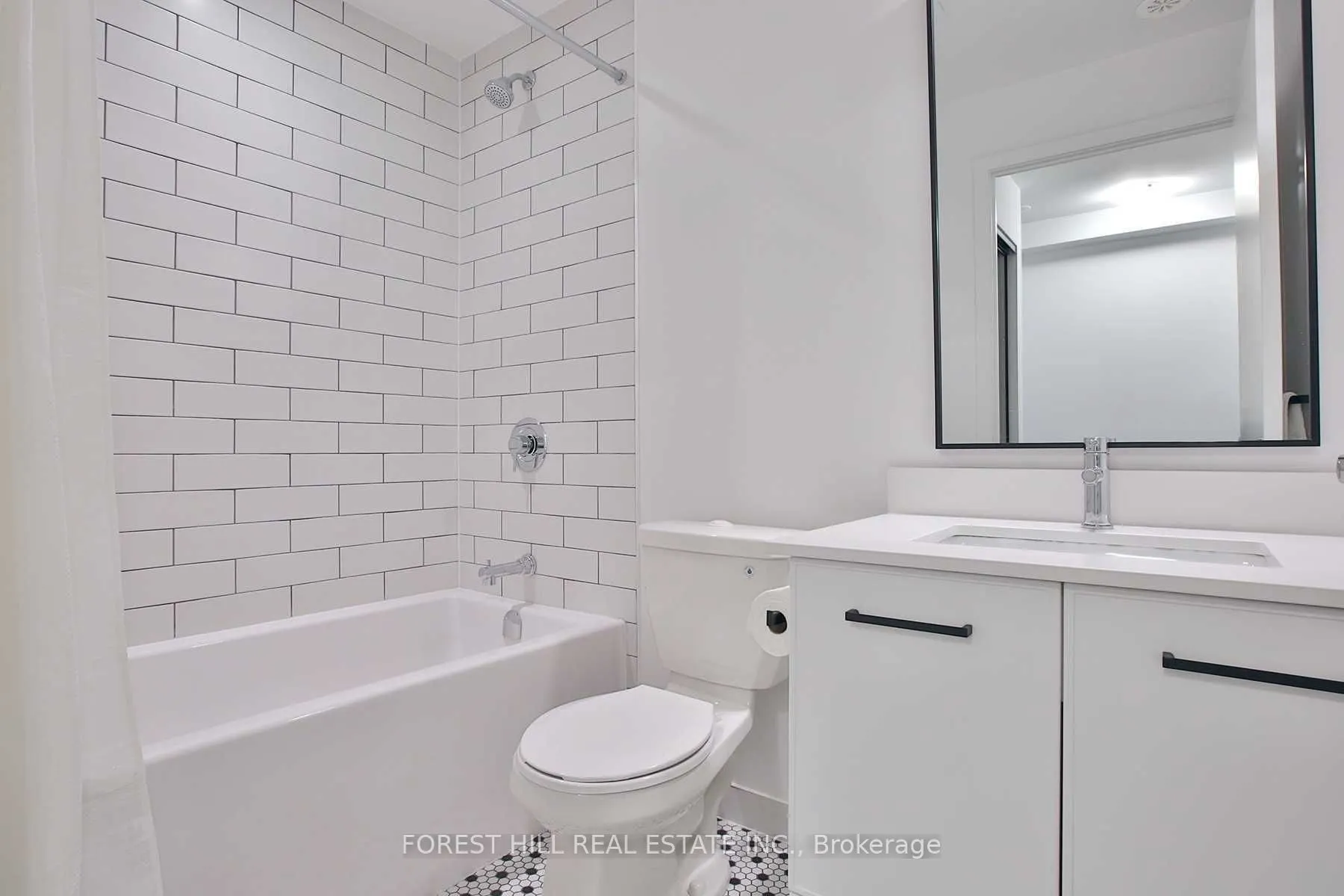 899 Queen Street E, #402