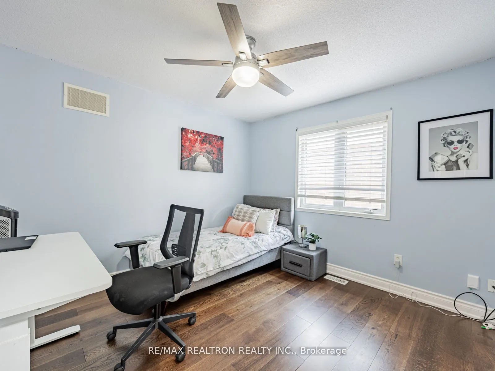 19 Clapperton Drive