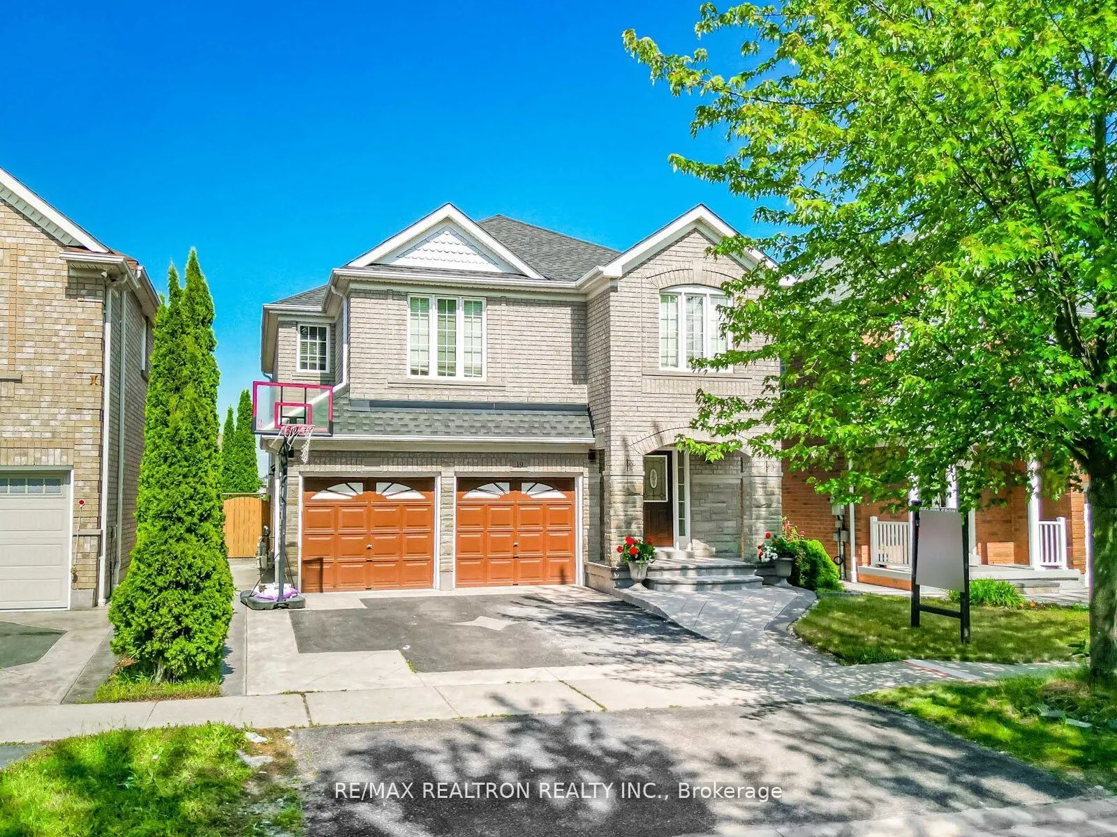 19 Clapperton Drive