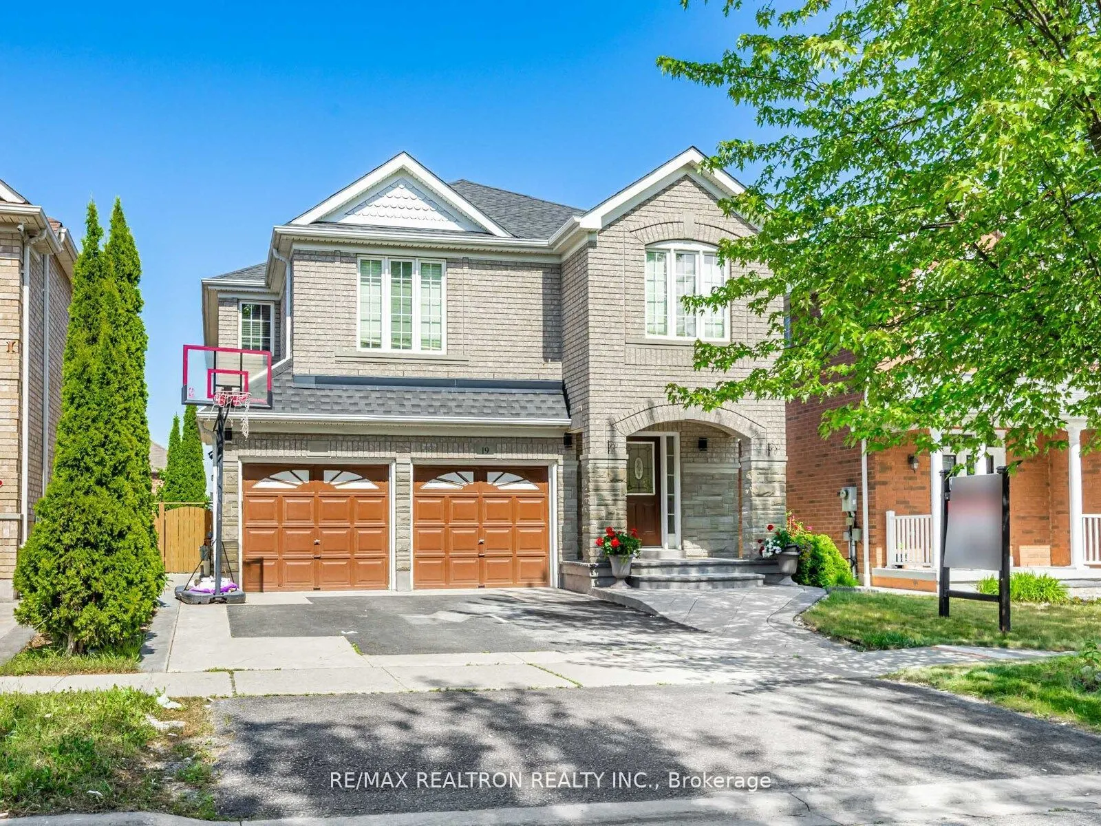 19 Clapperton Drive