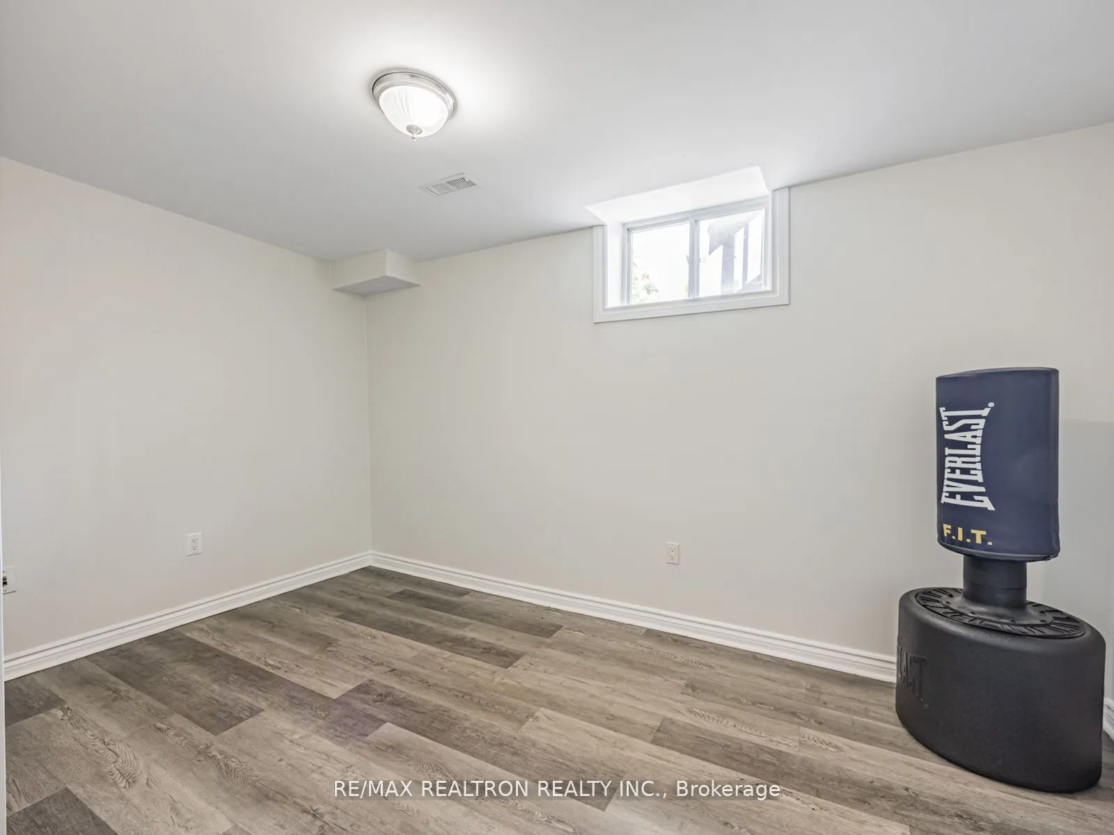 19 Clapperton Drive