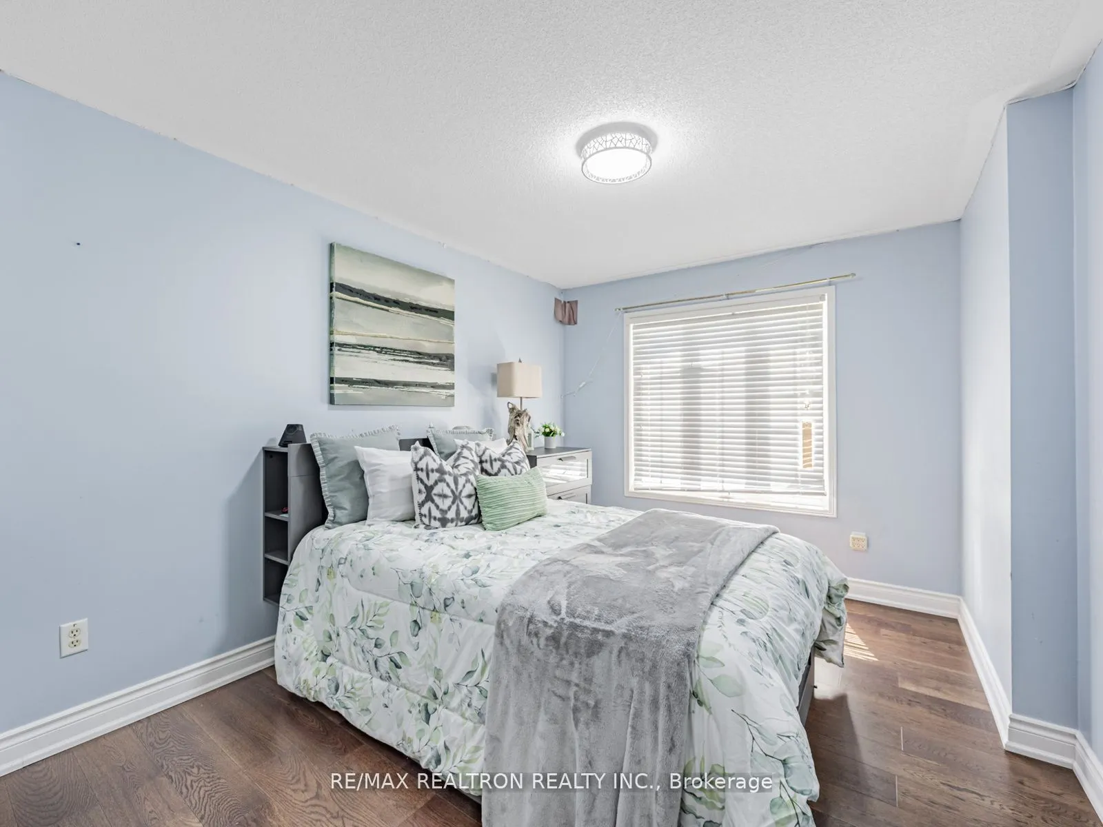 19 Clapperton Drive