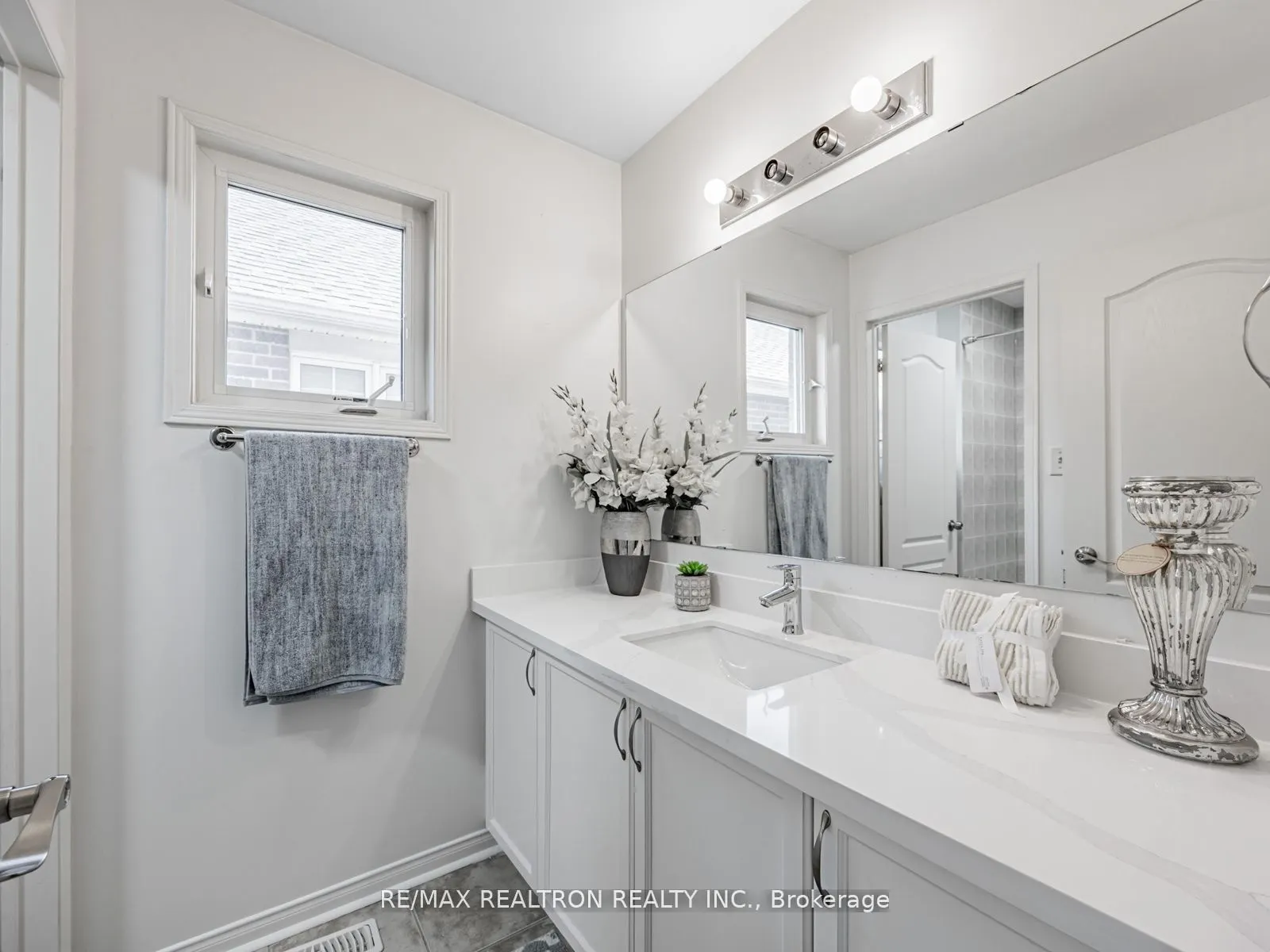 19 Clapperton Drive