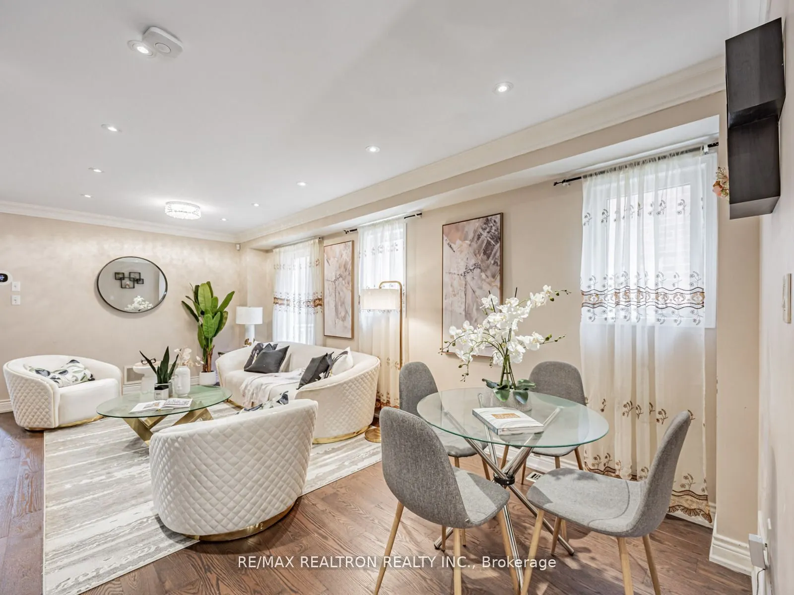 19 Clapperton Drive