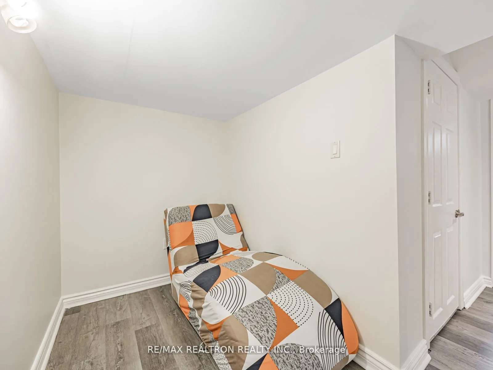 19 Clapperton Drive
