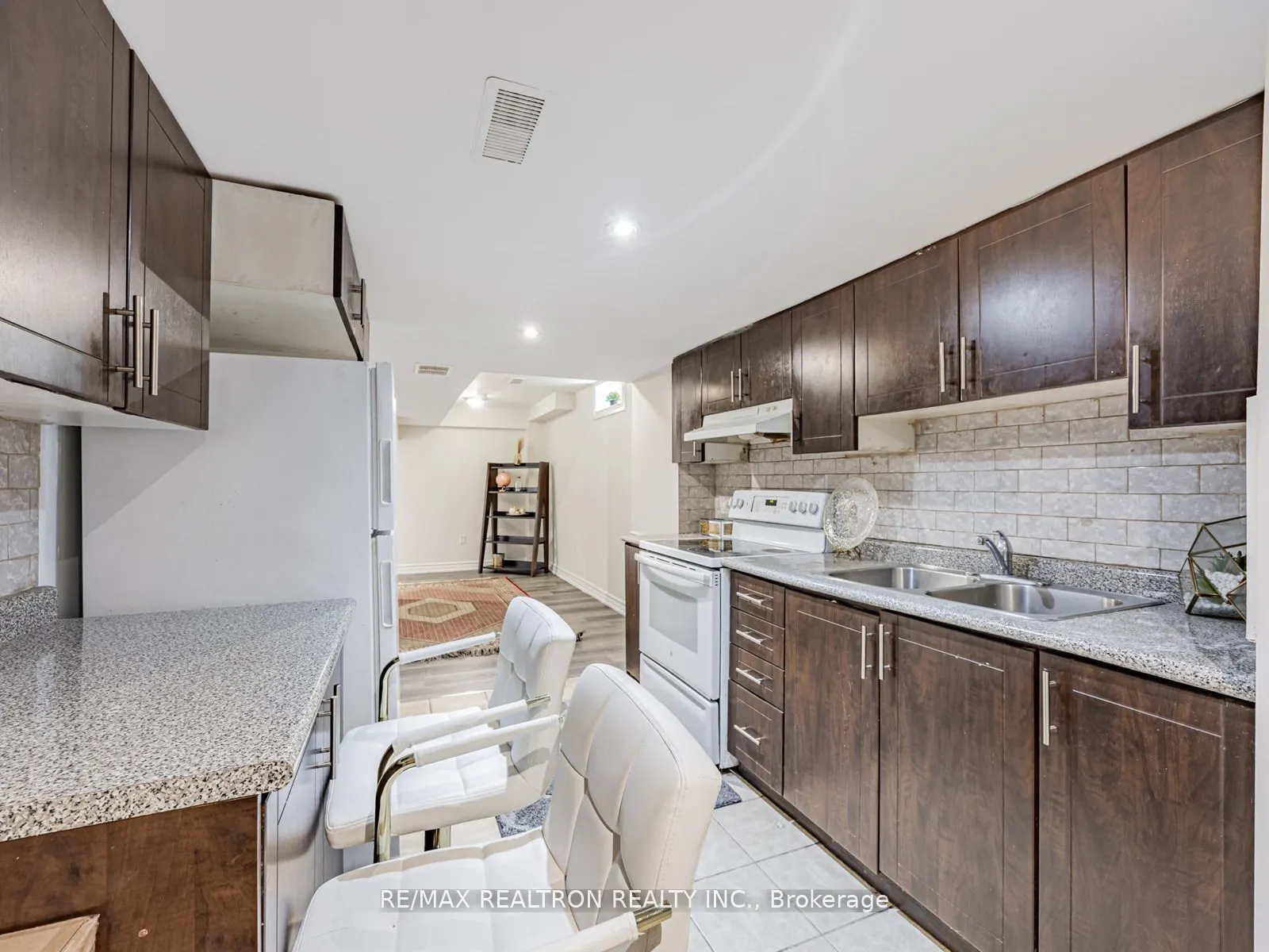 19 Clapperton Drive