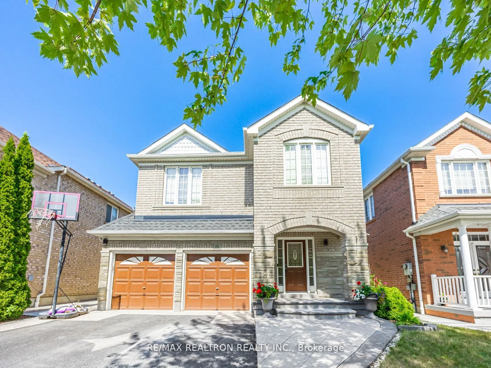 19 Clapperton Drive