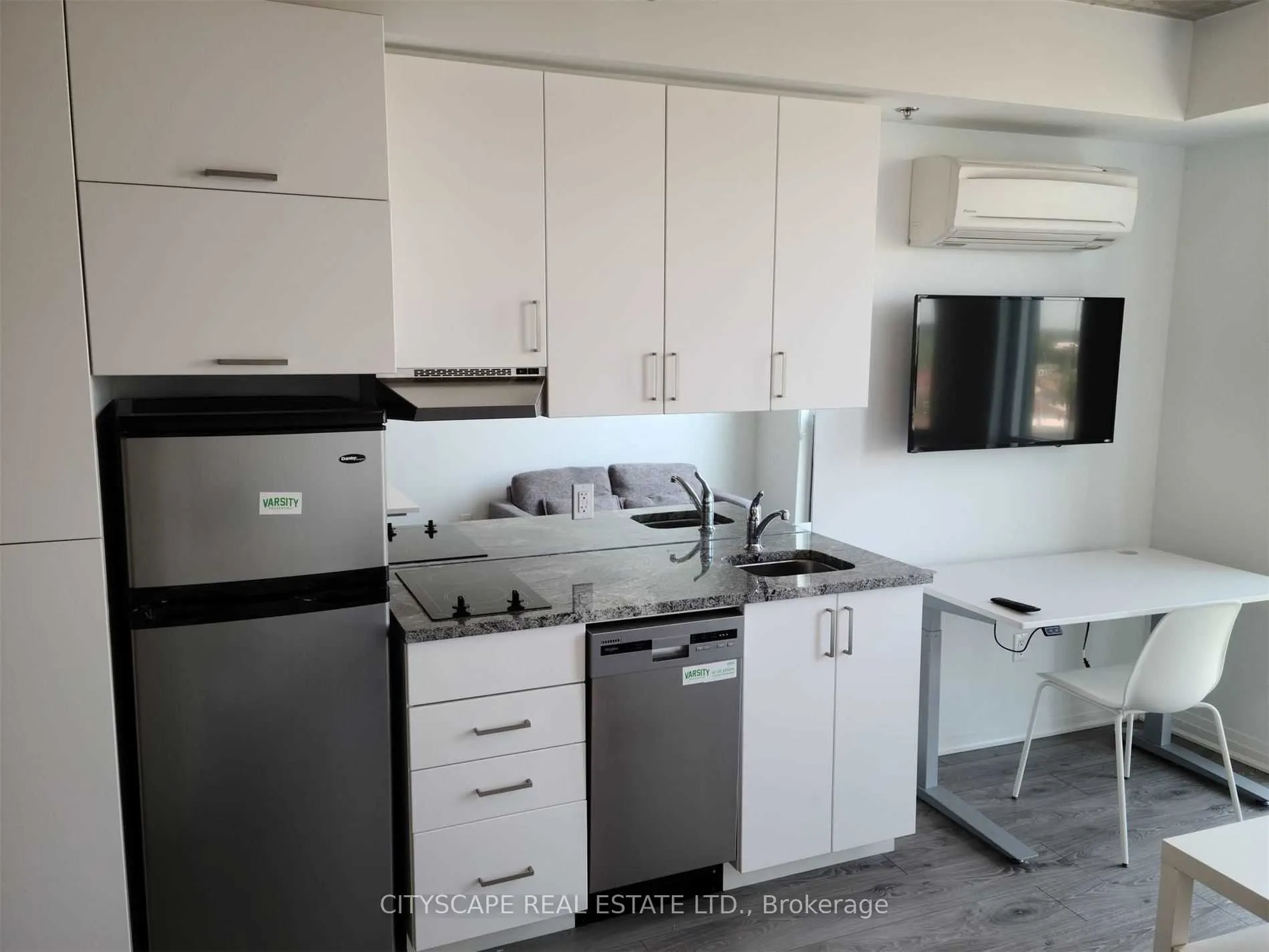 1900 Simcoe Street N, #516