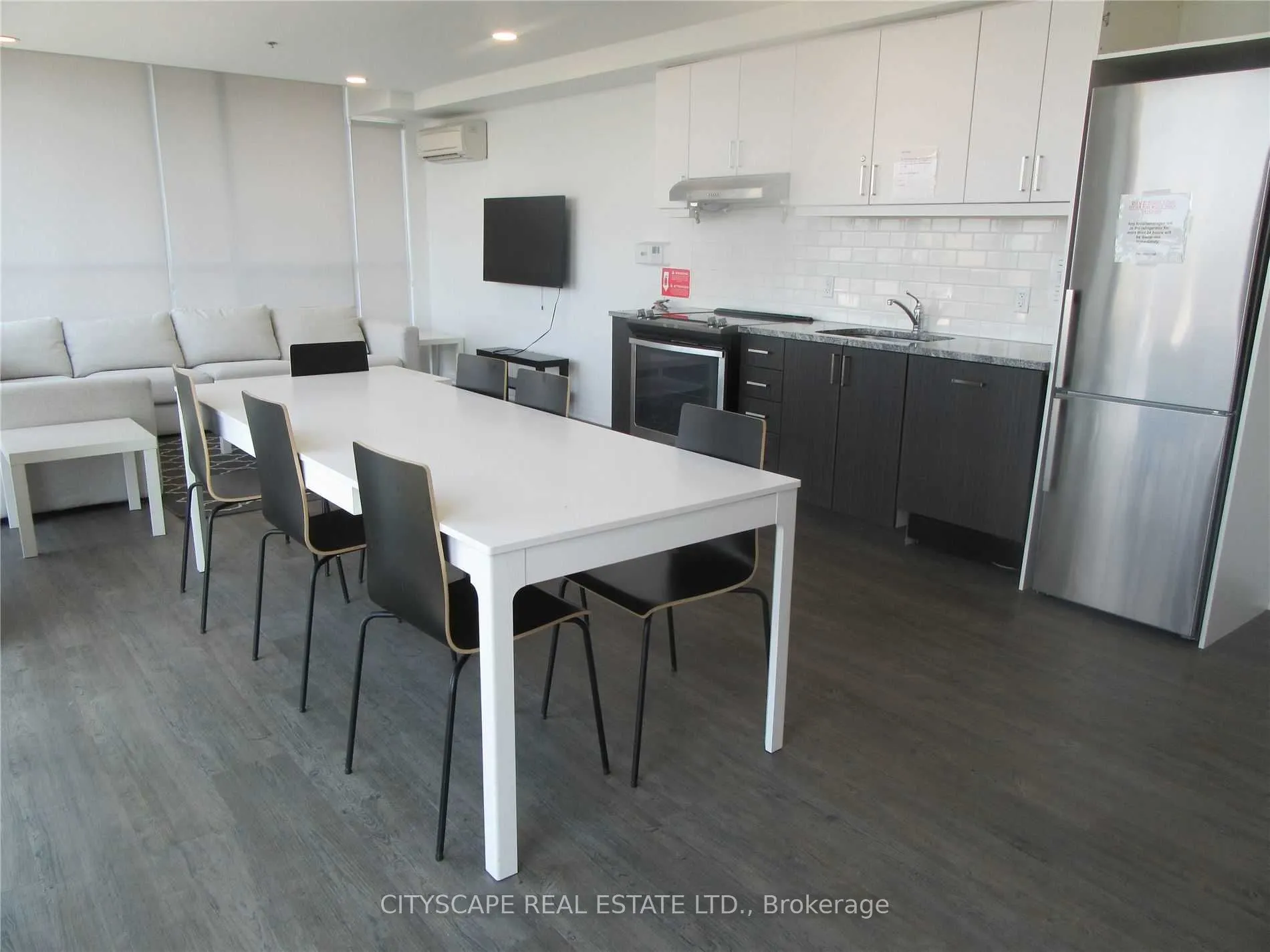 1900 Simcoe Street N, #516
