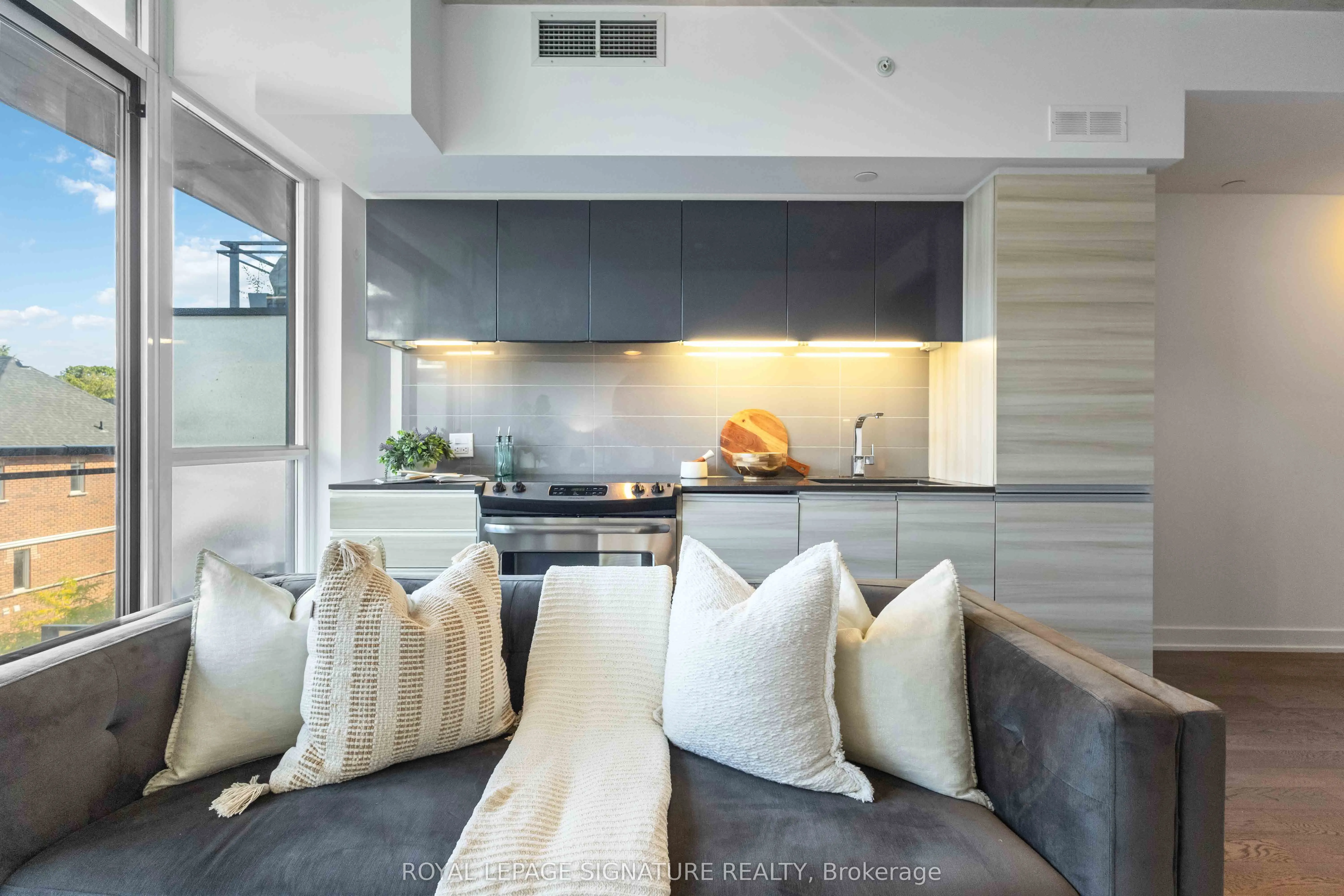 1190 Dundas Street E, #406