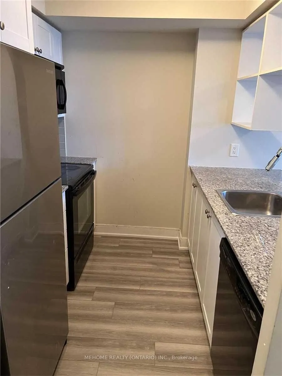 135 Village Green Square, #3222