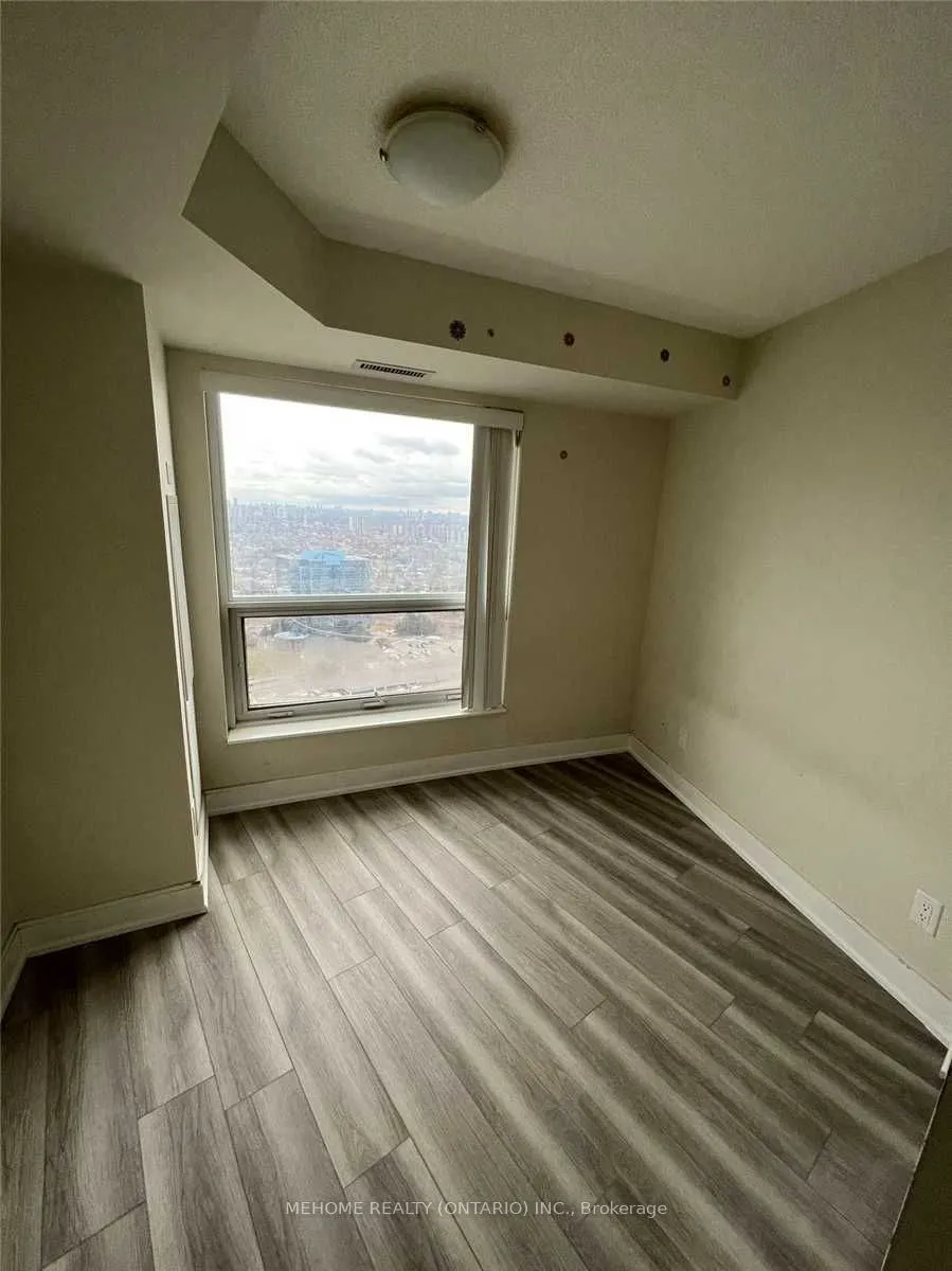135 Village Green Square, #3222