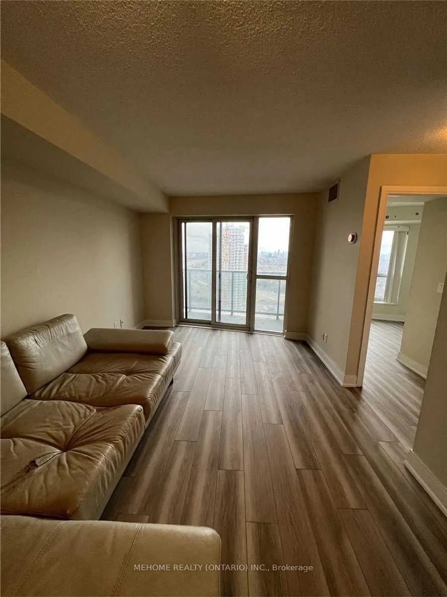 135 Village Green Square, #3222