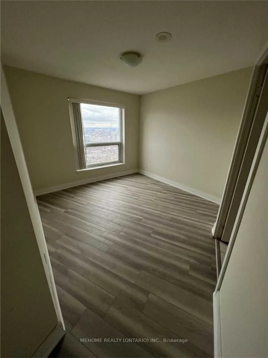 135 Village Green Square, #3222