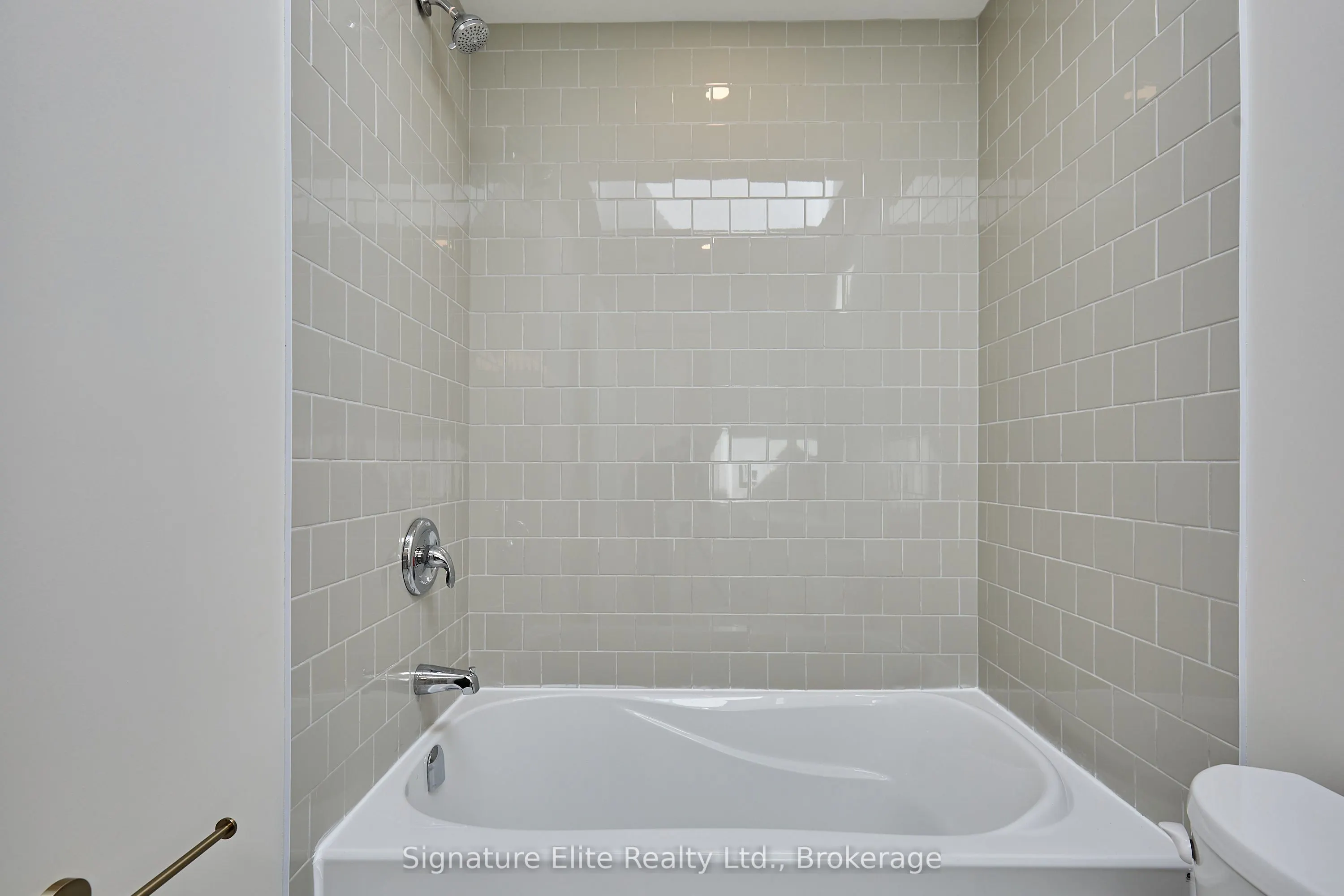 200 Heward Avenue, #Laneway