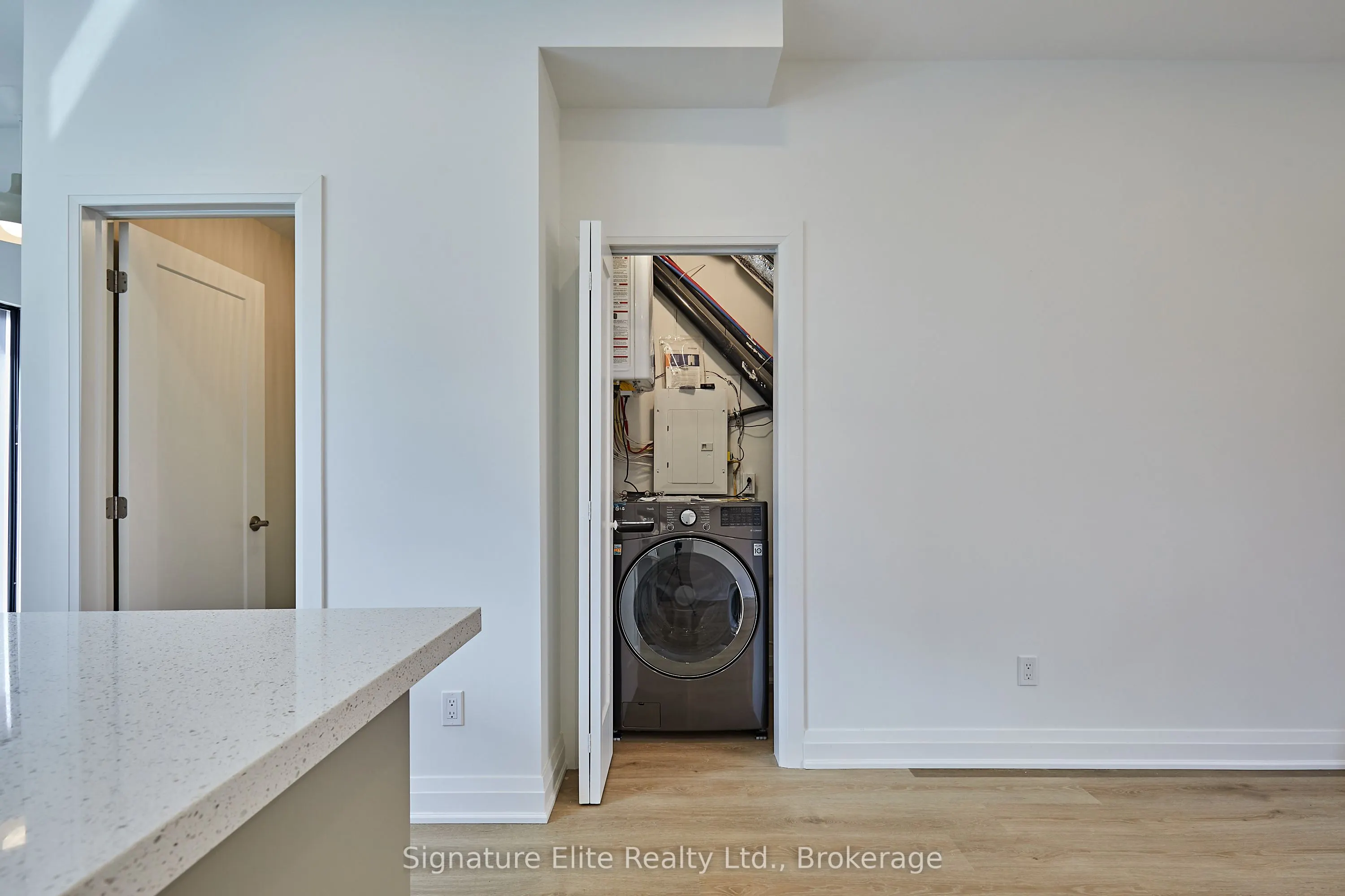 200 Heward Avenue, #Laneway