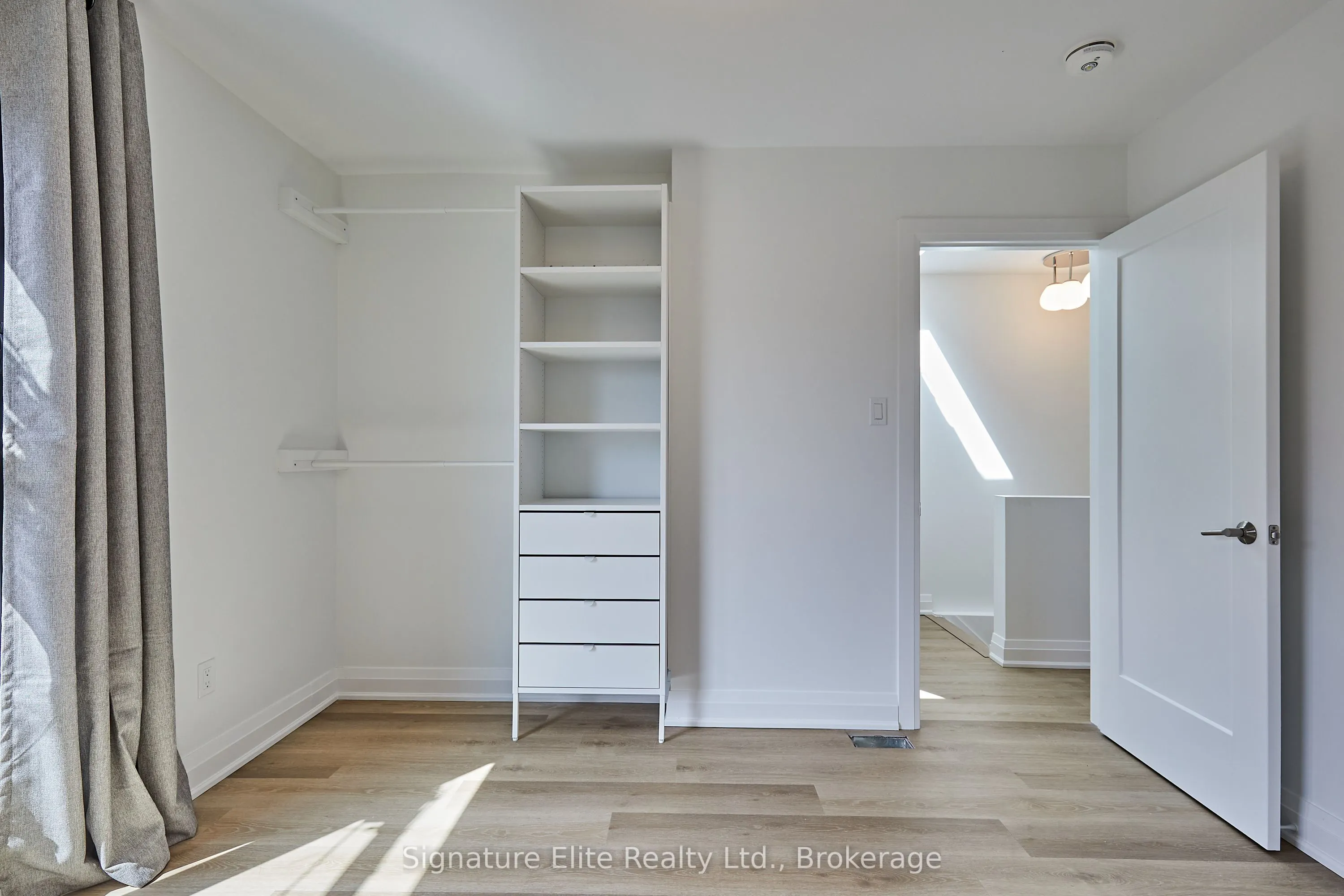 200 Heward Avenue, #Laneway