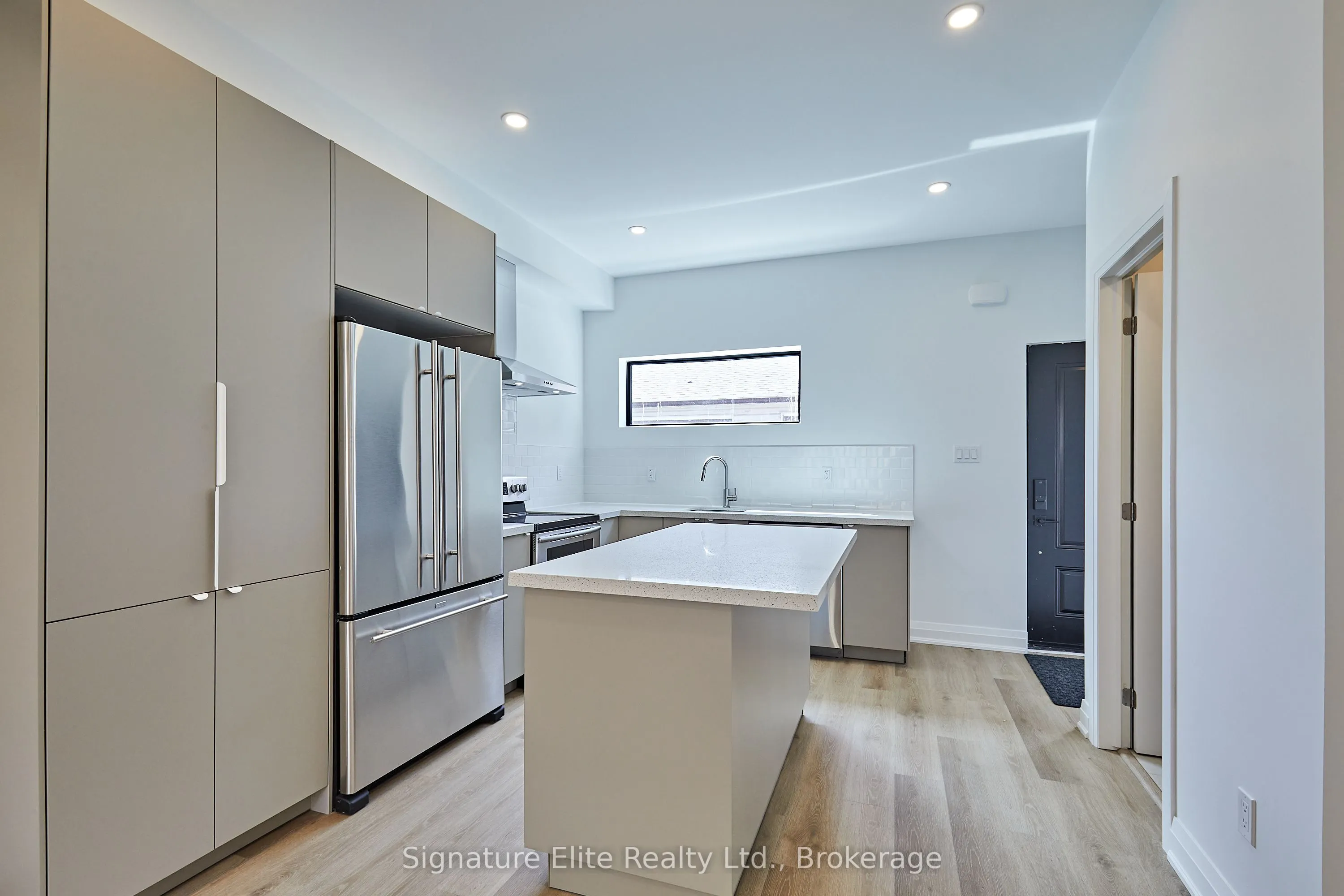 200 Heward Avenue, #Laneway