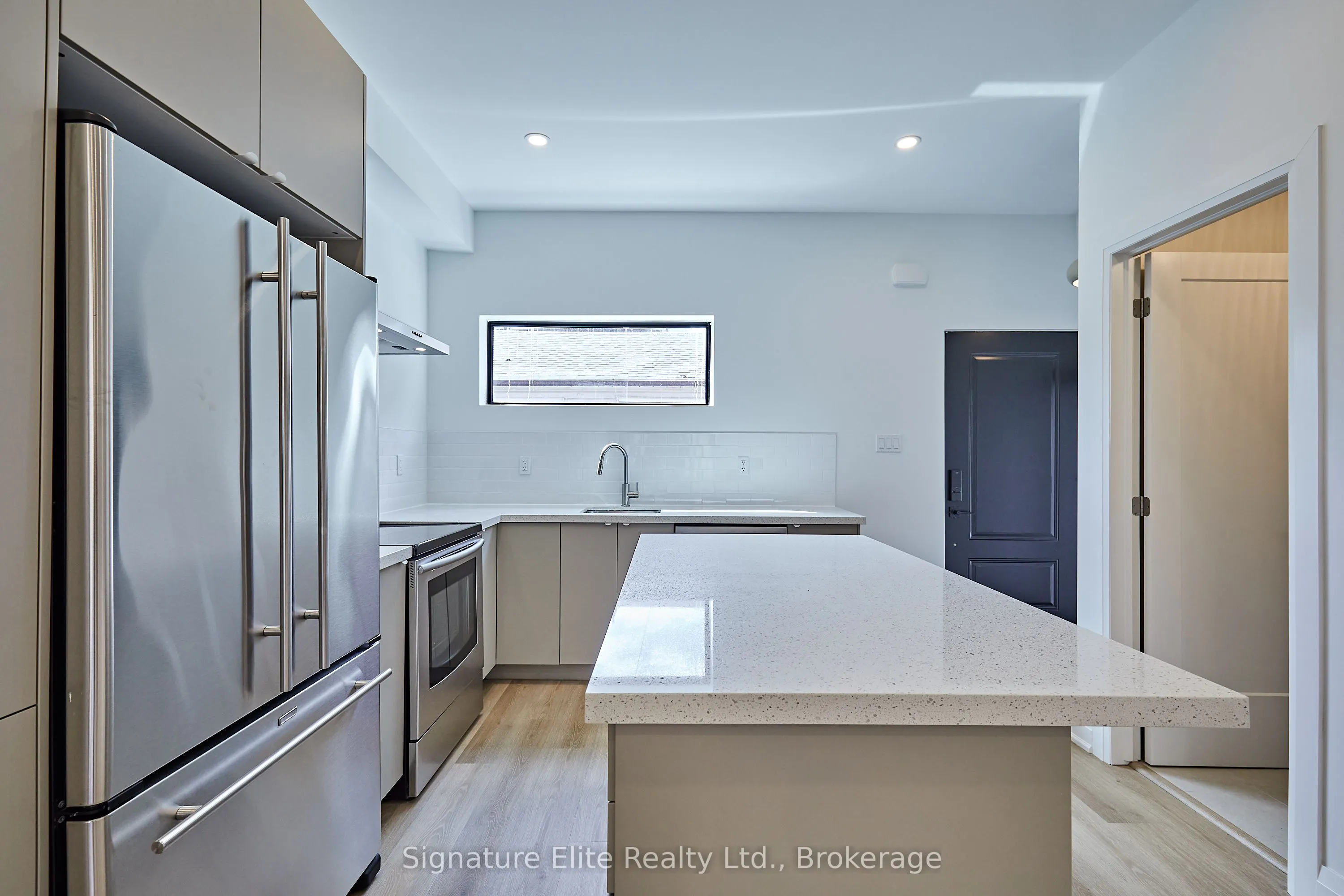 200 Heward Avenue, #Laneway