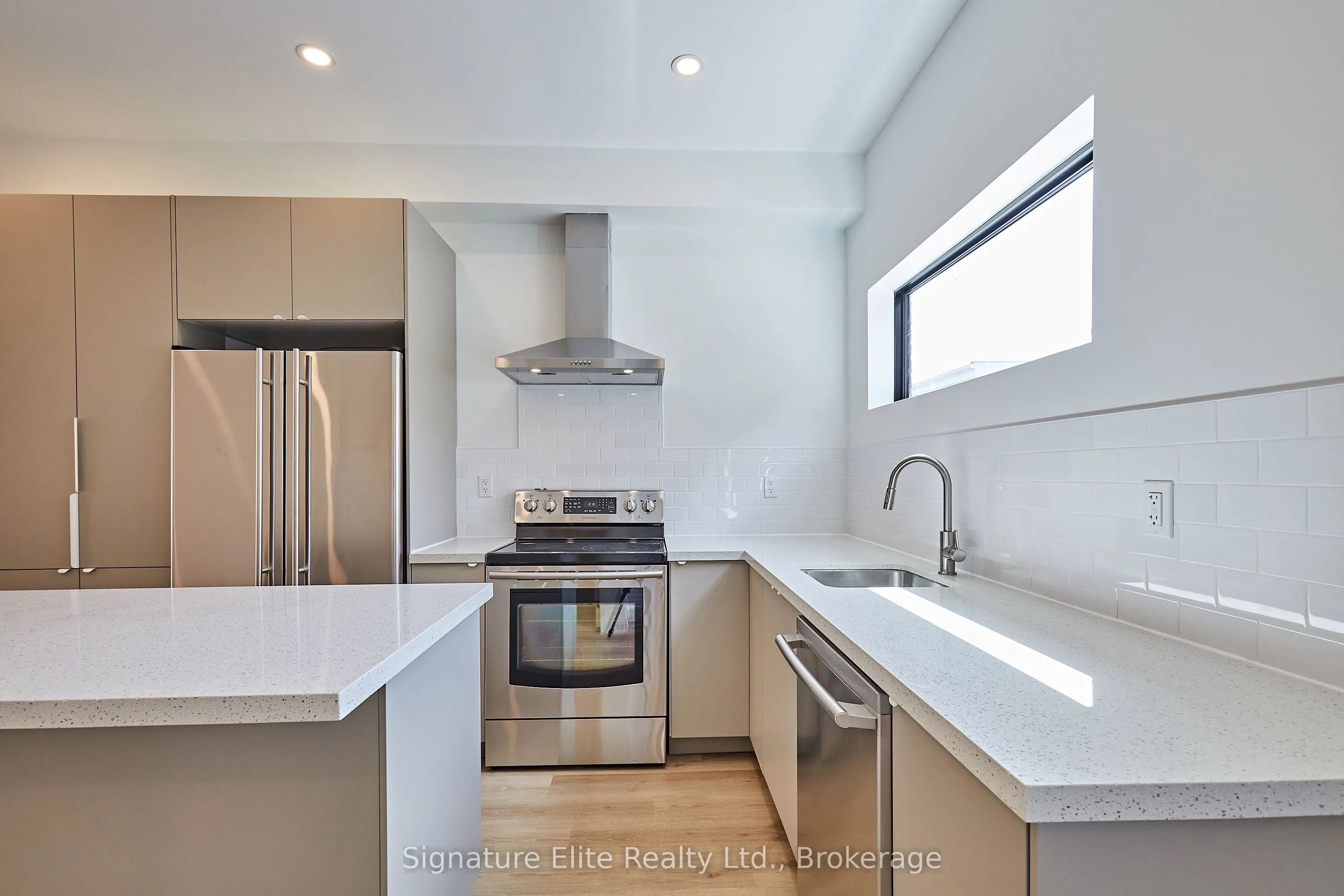 200 Heward Avenue, #Laneway