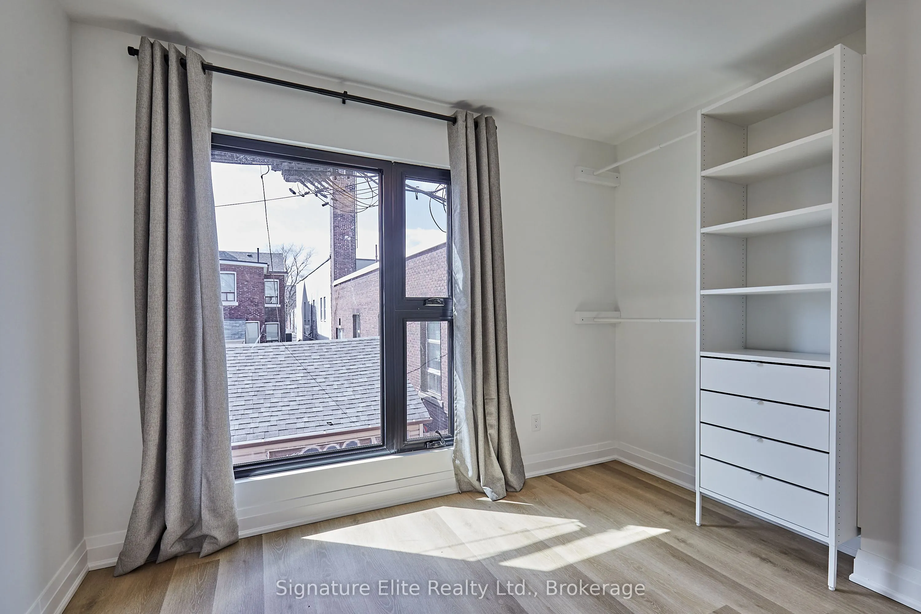 200 Heward Avenue, #Laneway
