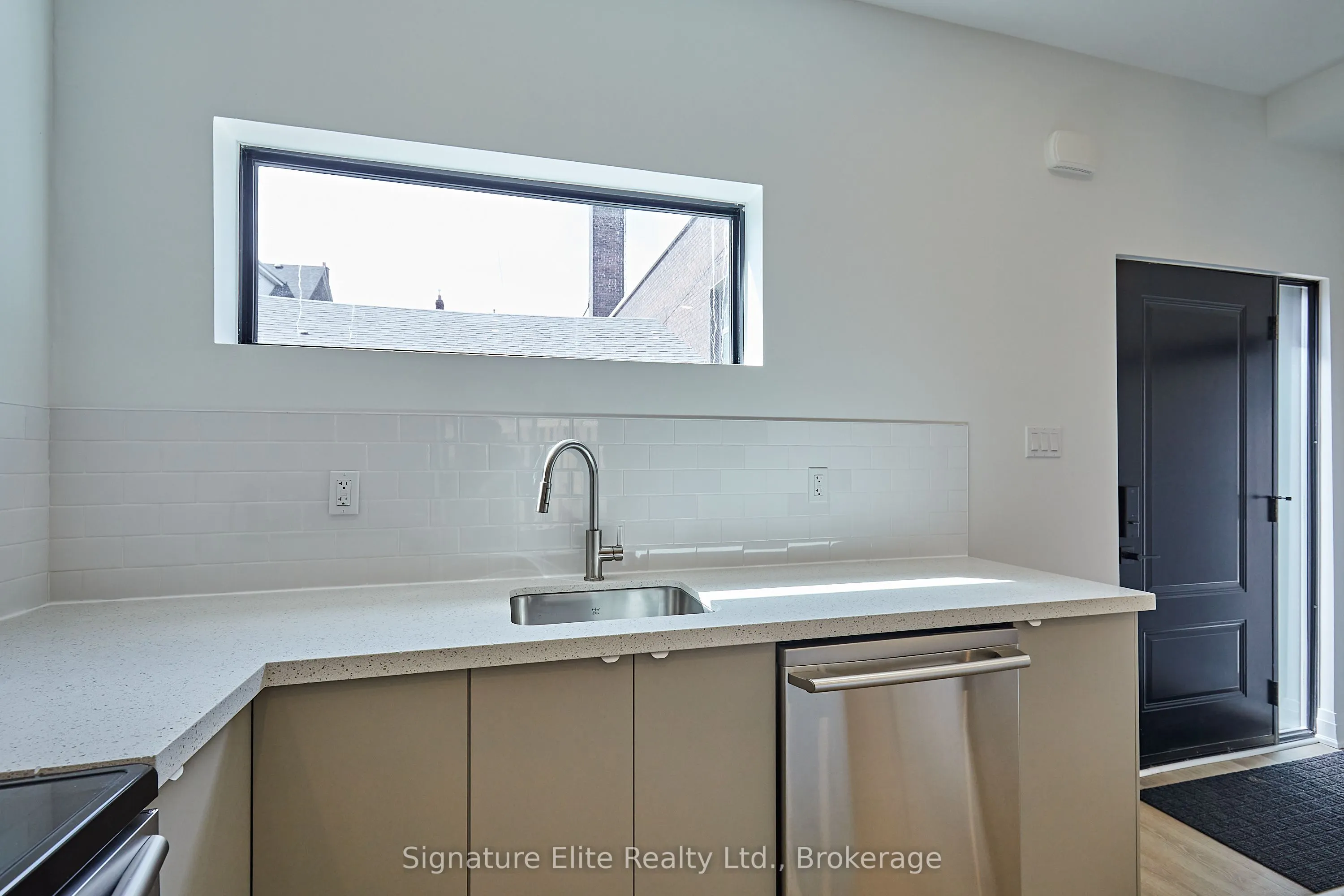 200 Heward Avenue, #Laneway