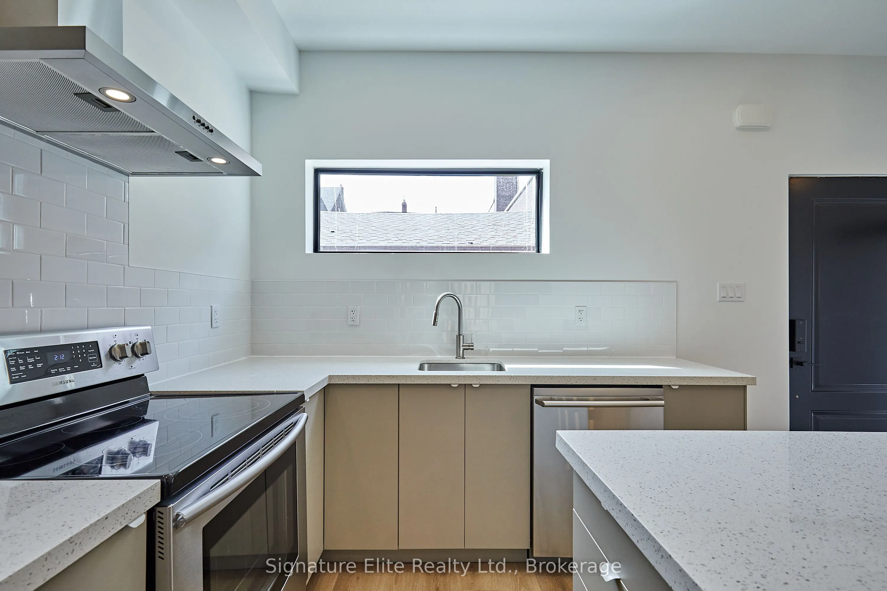 200 Heward Avenue, #Laneway