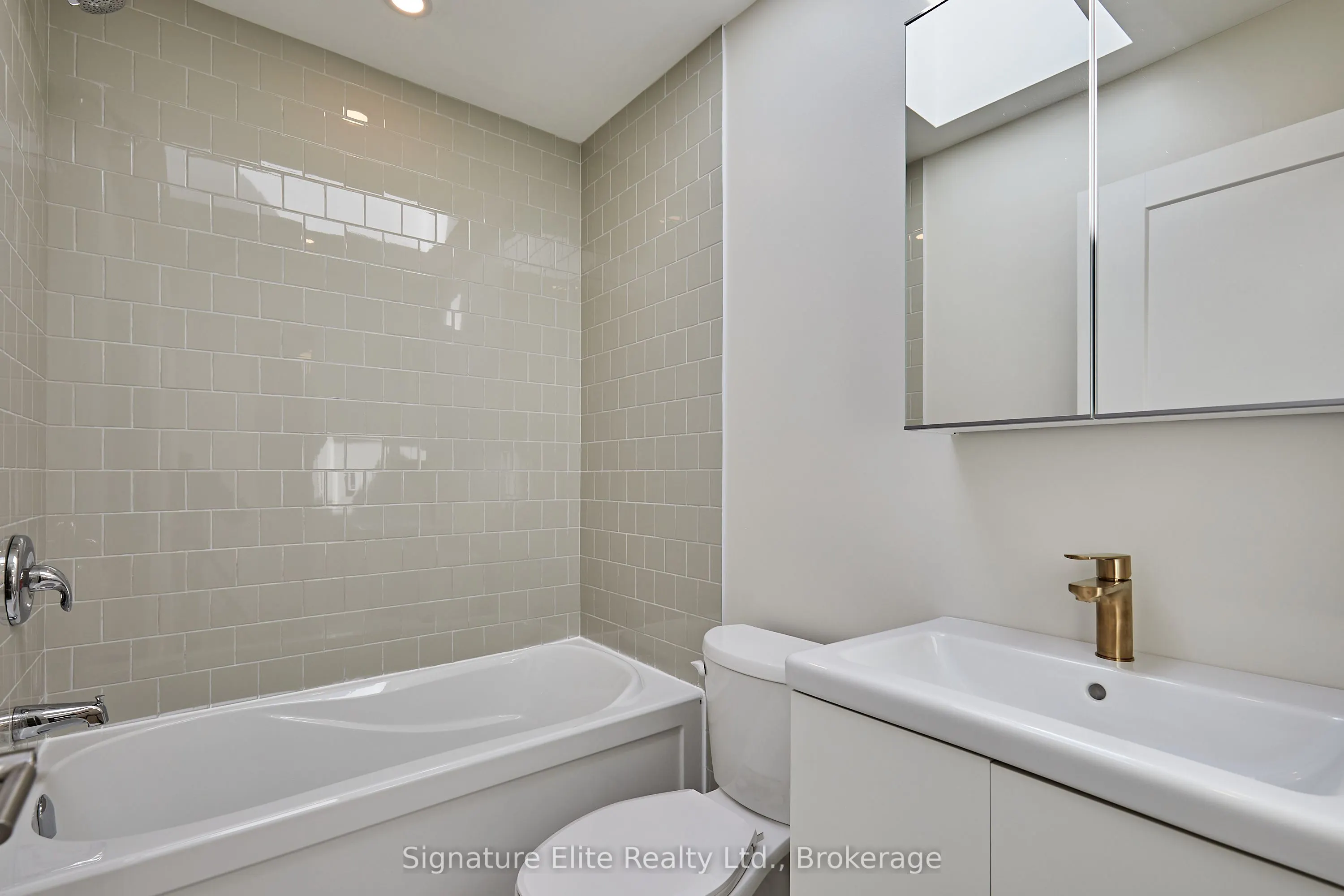 200 Heward Avenue, #Laneway
