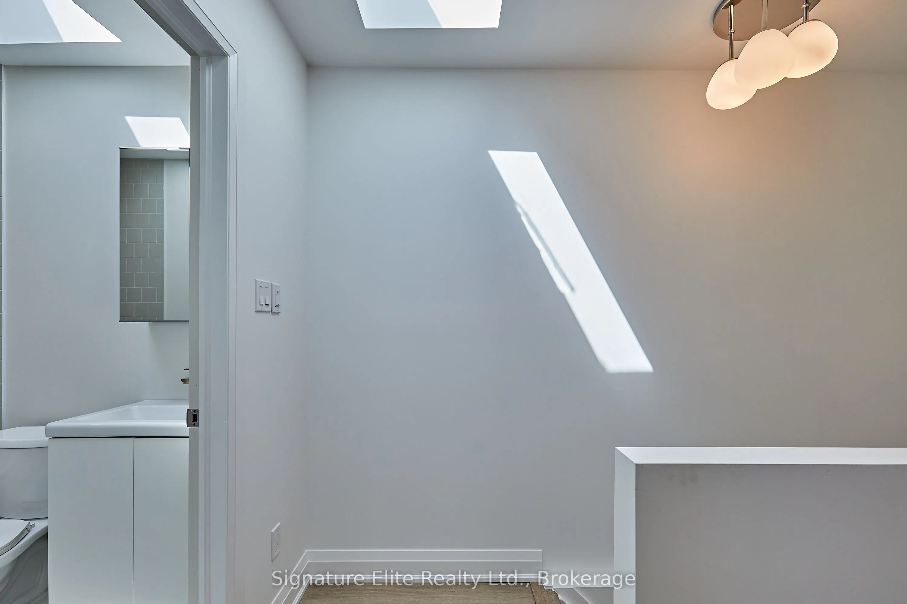 200 Heward Avenue, #Laneway