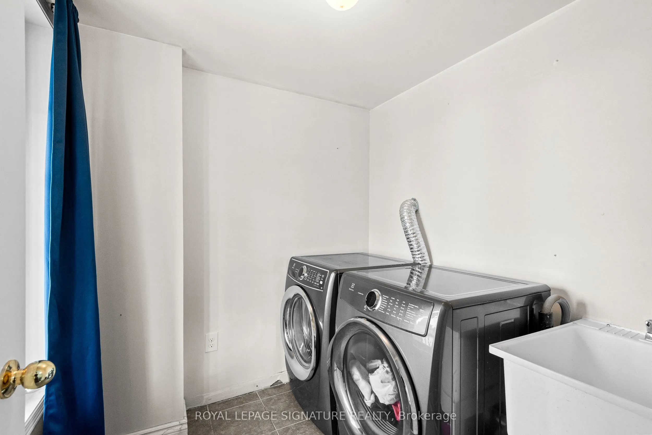 898 Audley Road N