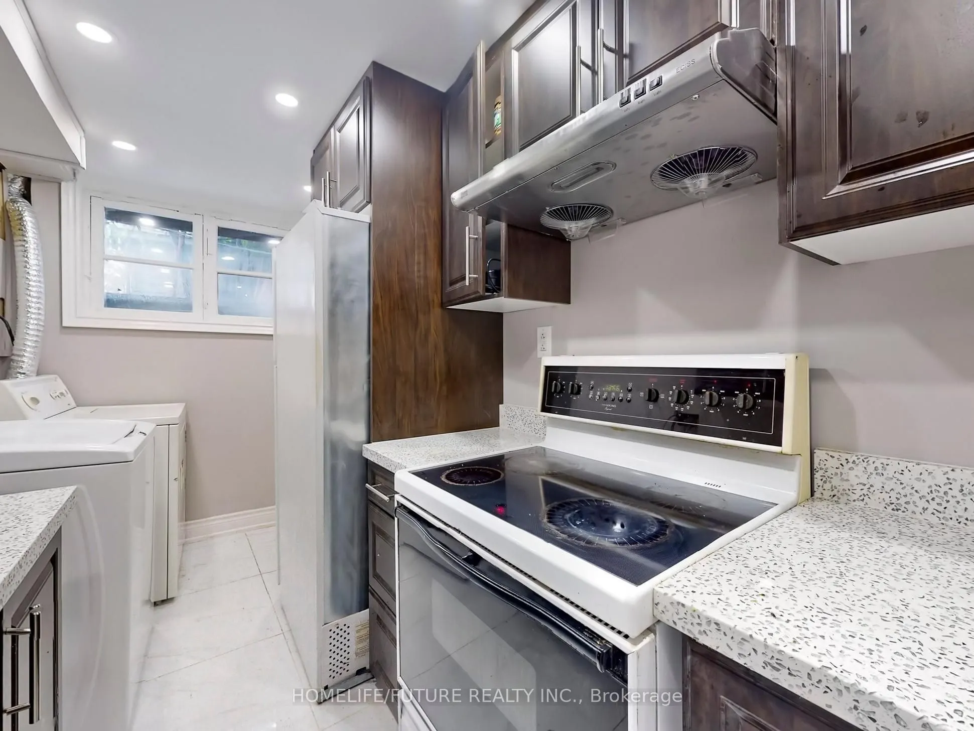 1500 Simcoe Street N