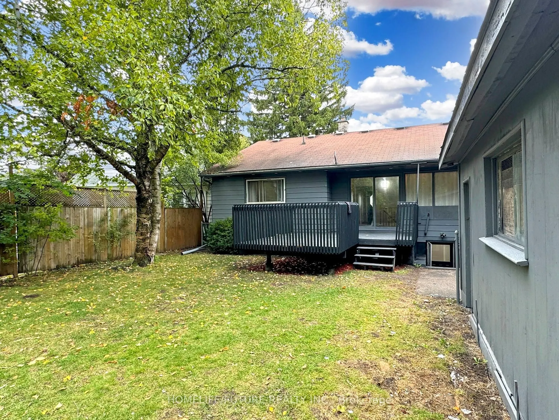 1500 Simcoe Street N