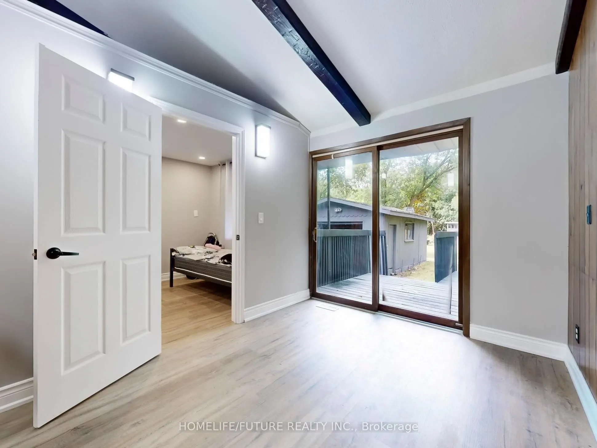 1500 Simcoe Street N