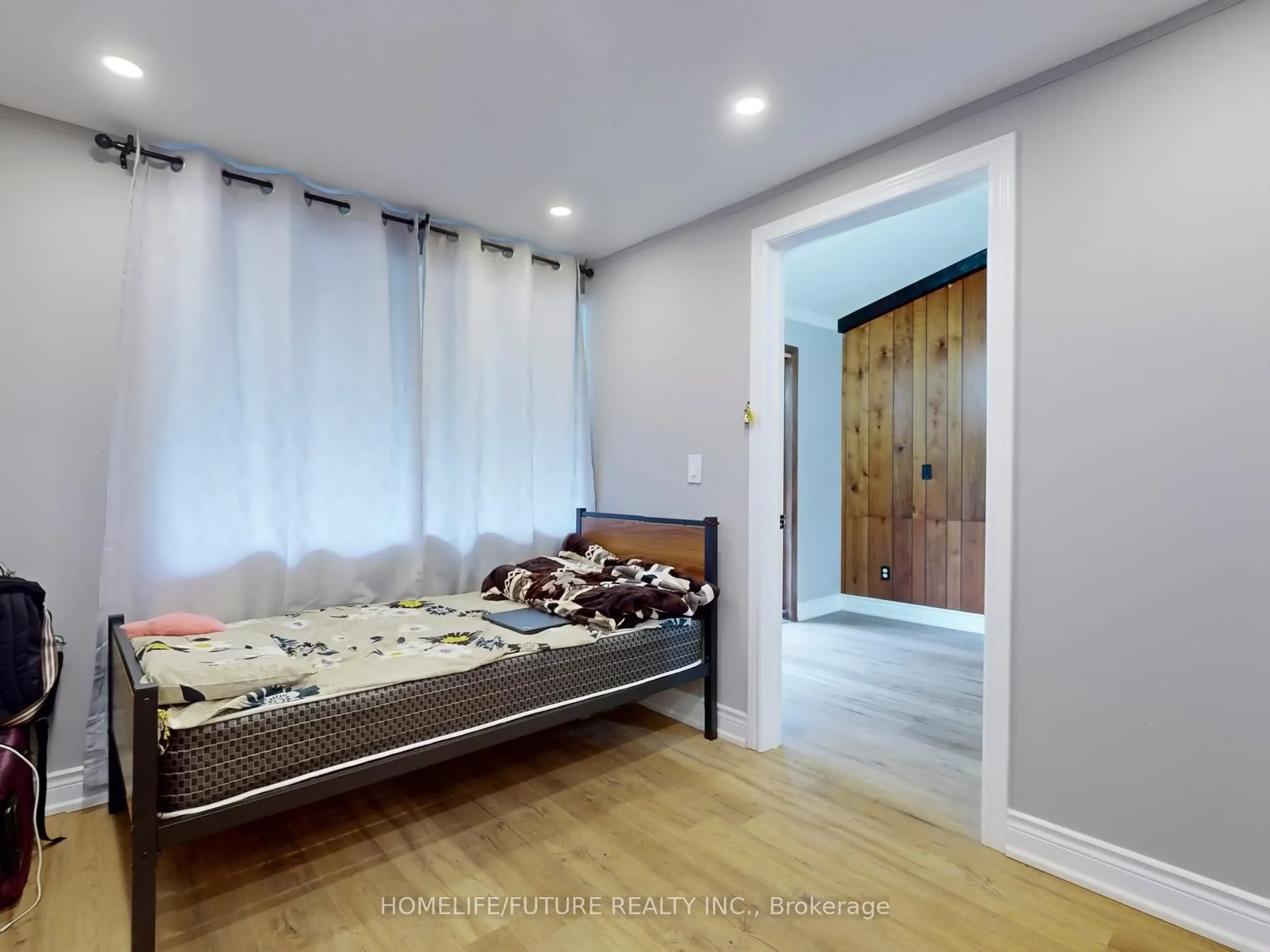 1500 Simcoe Street N