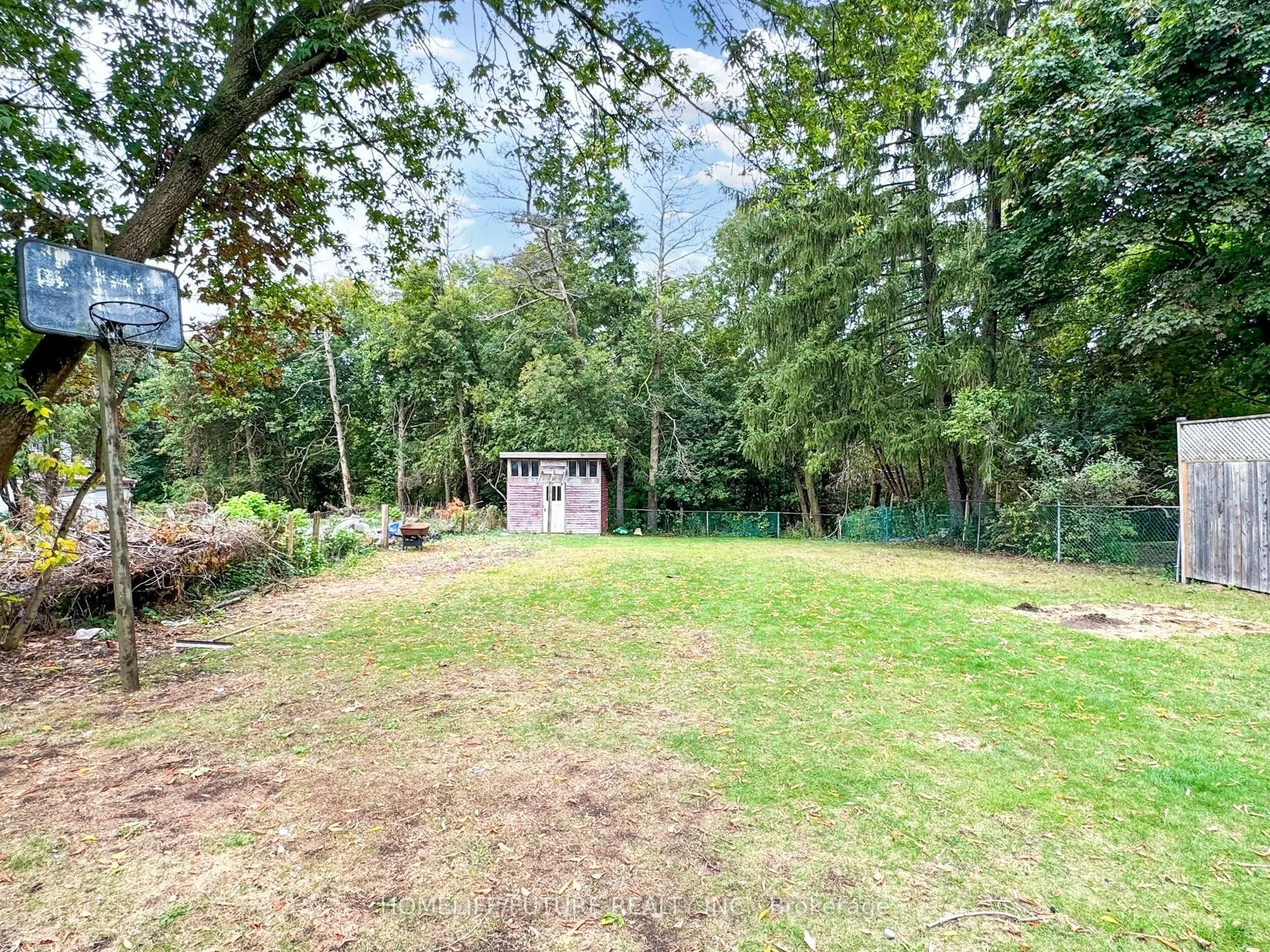 1500 Simcoe Street N
