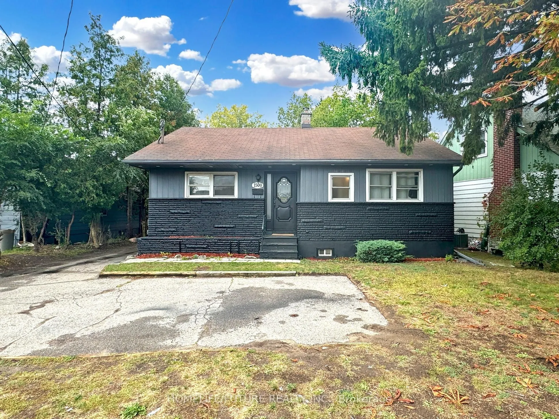 1500 Simcoe Street N