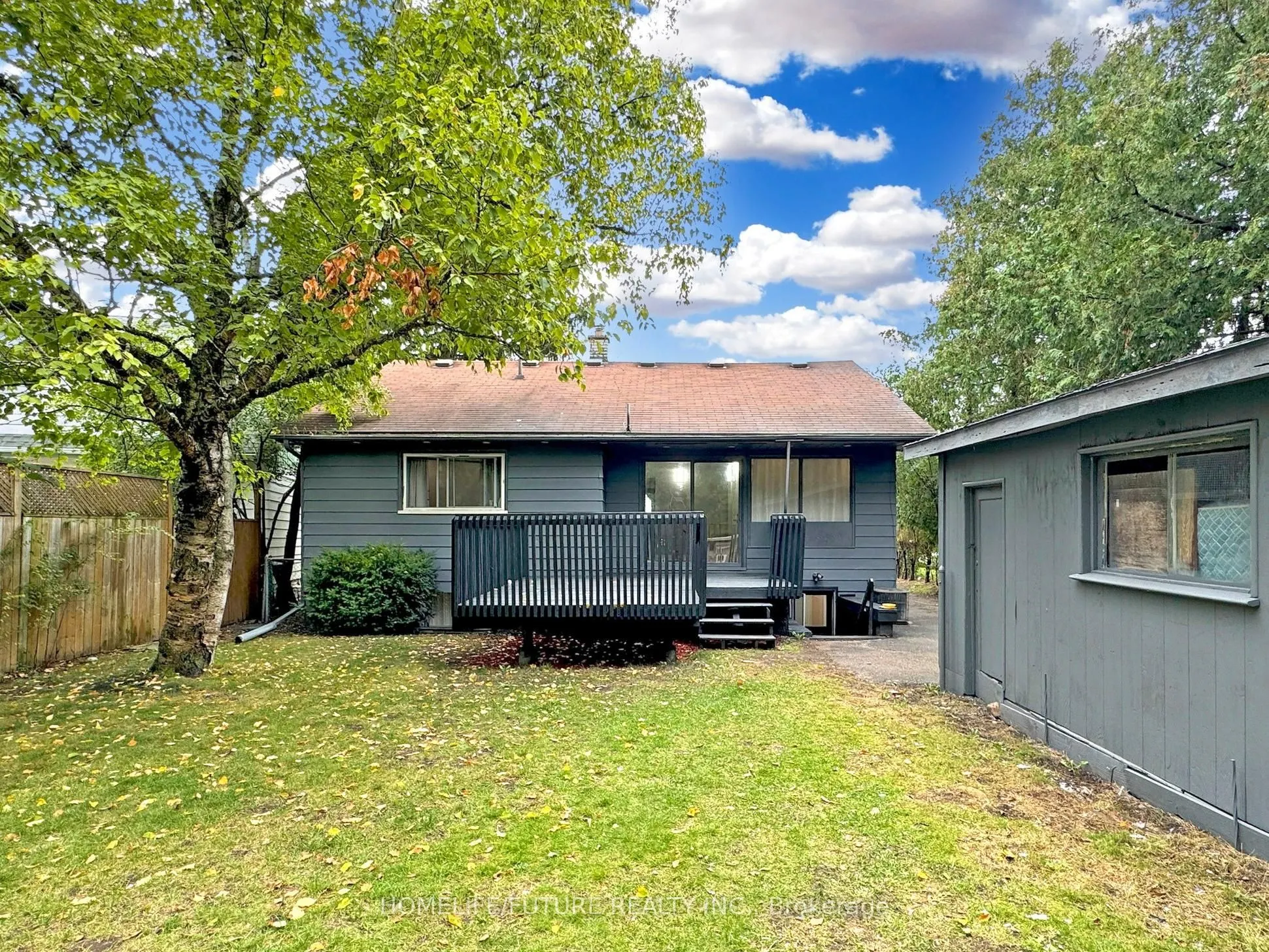 1500 Simcoe Street N