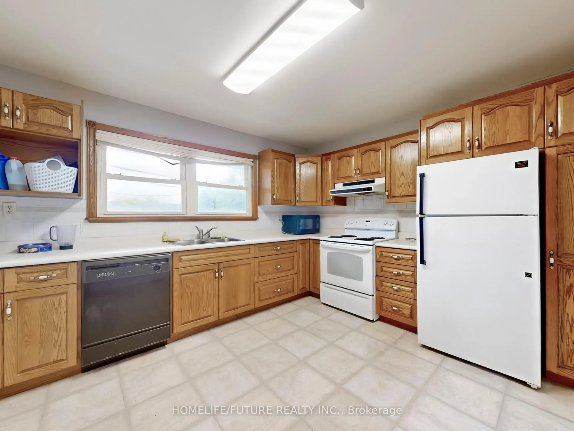 1500 Simcoe Street N