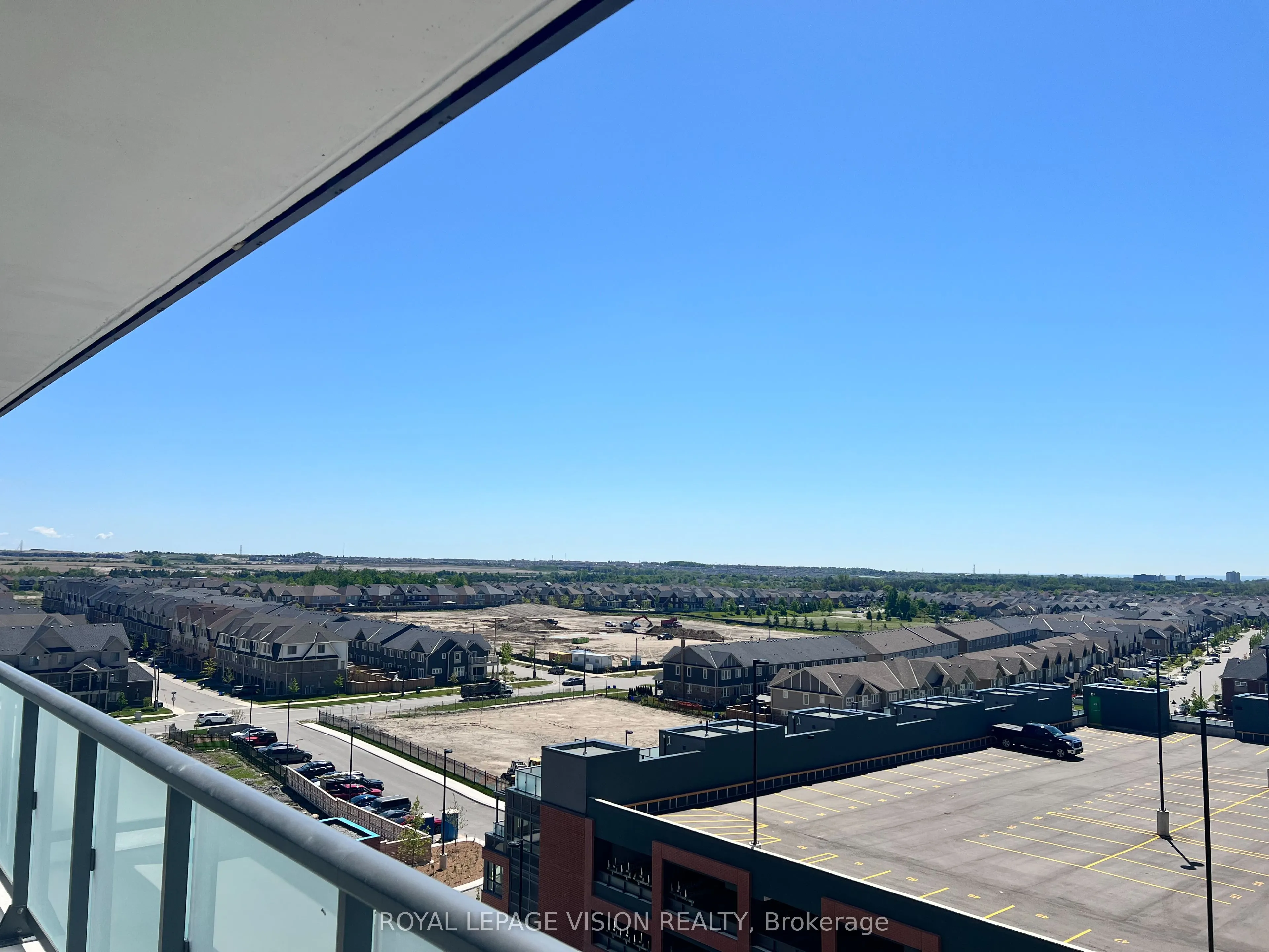 2545 Simcoe Street N, #722