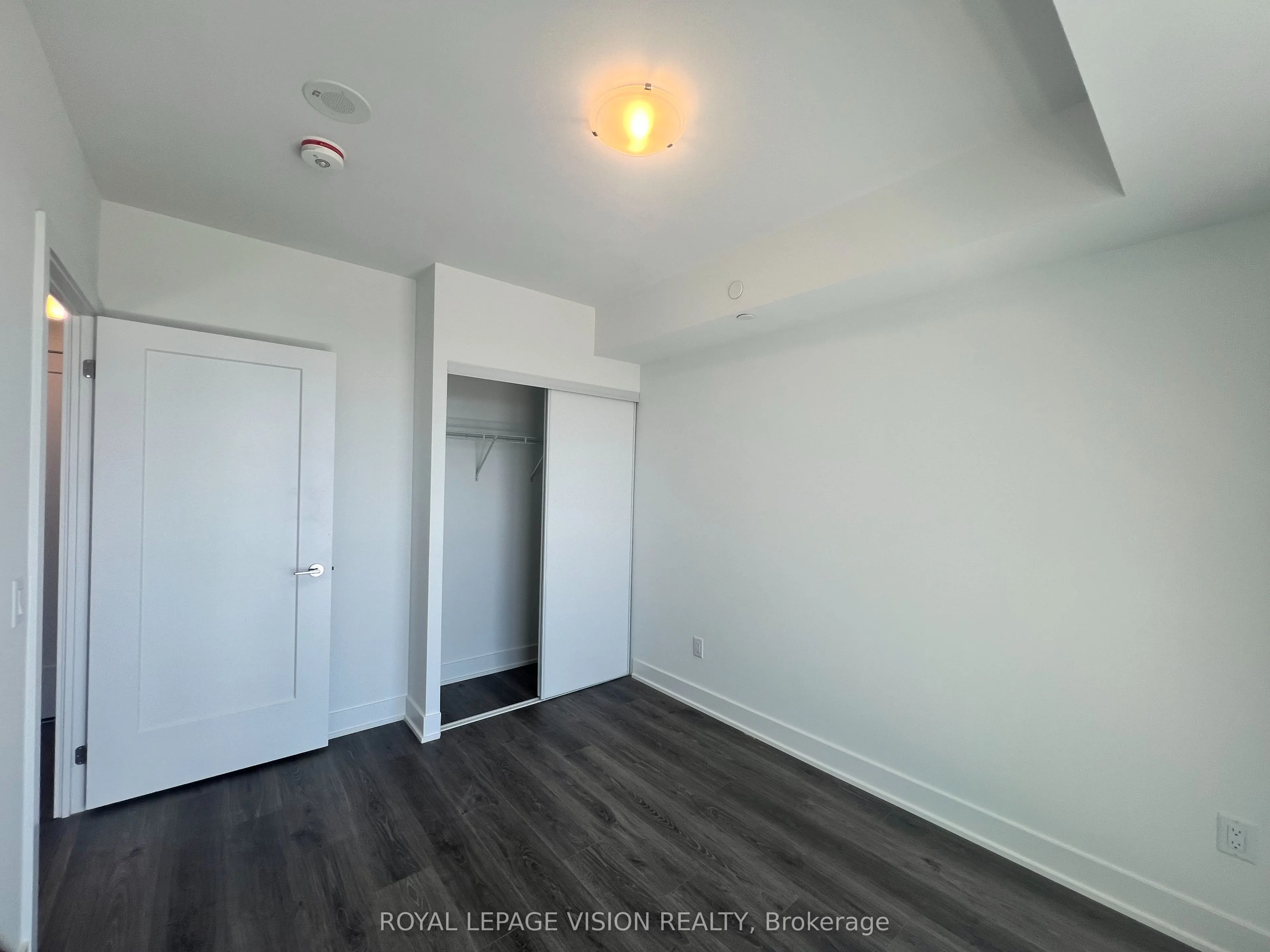 2545 Simcoe Street N, #722