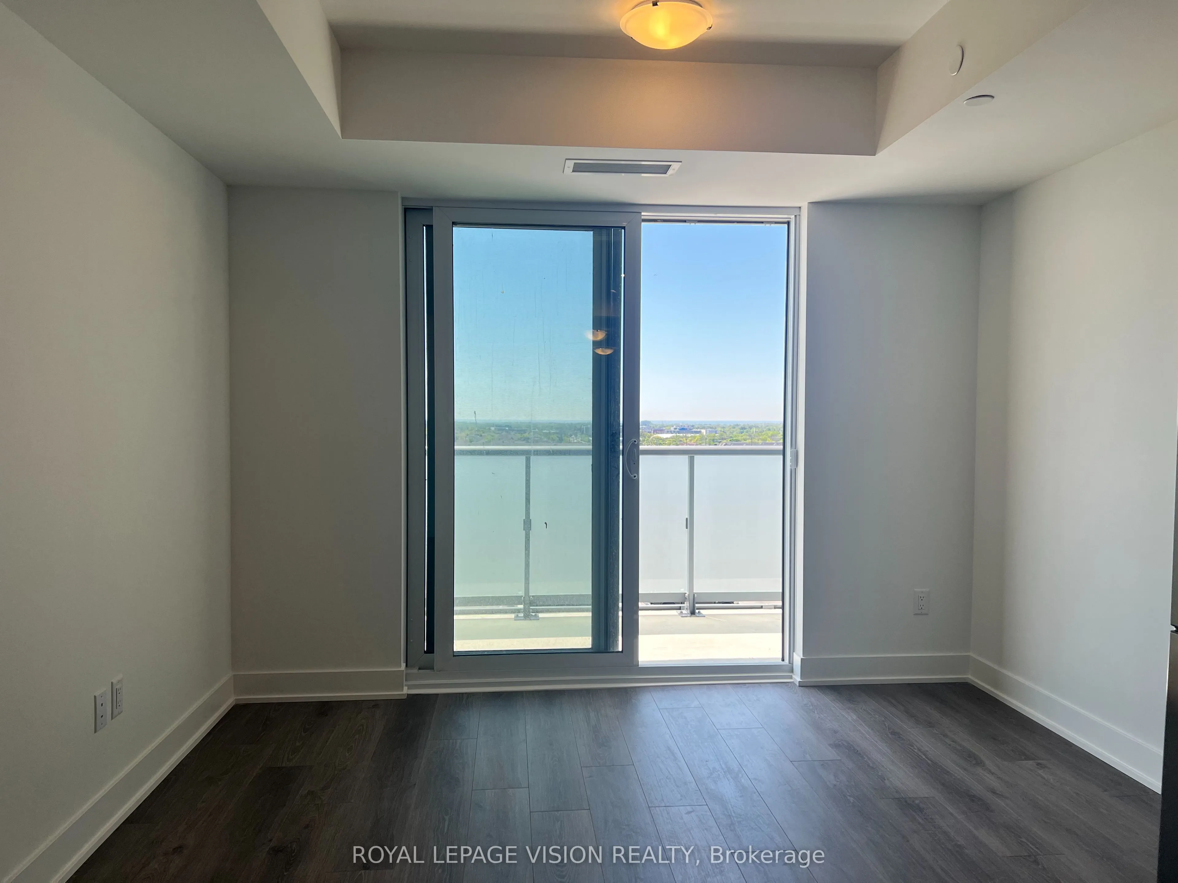 2545 Simcoe Street N, #722