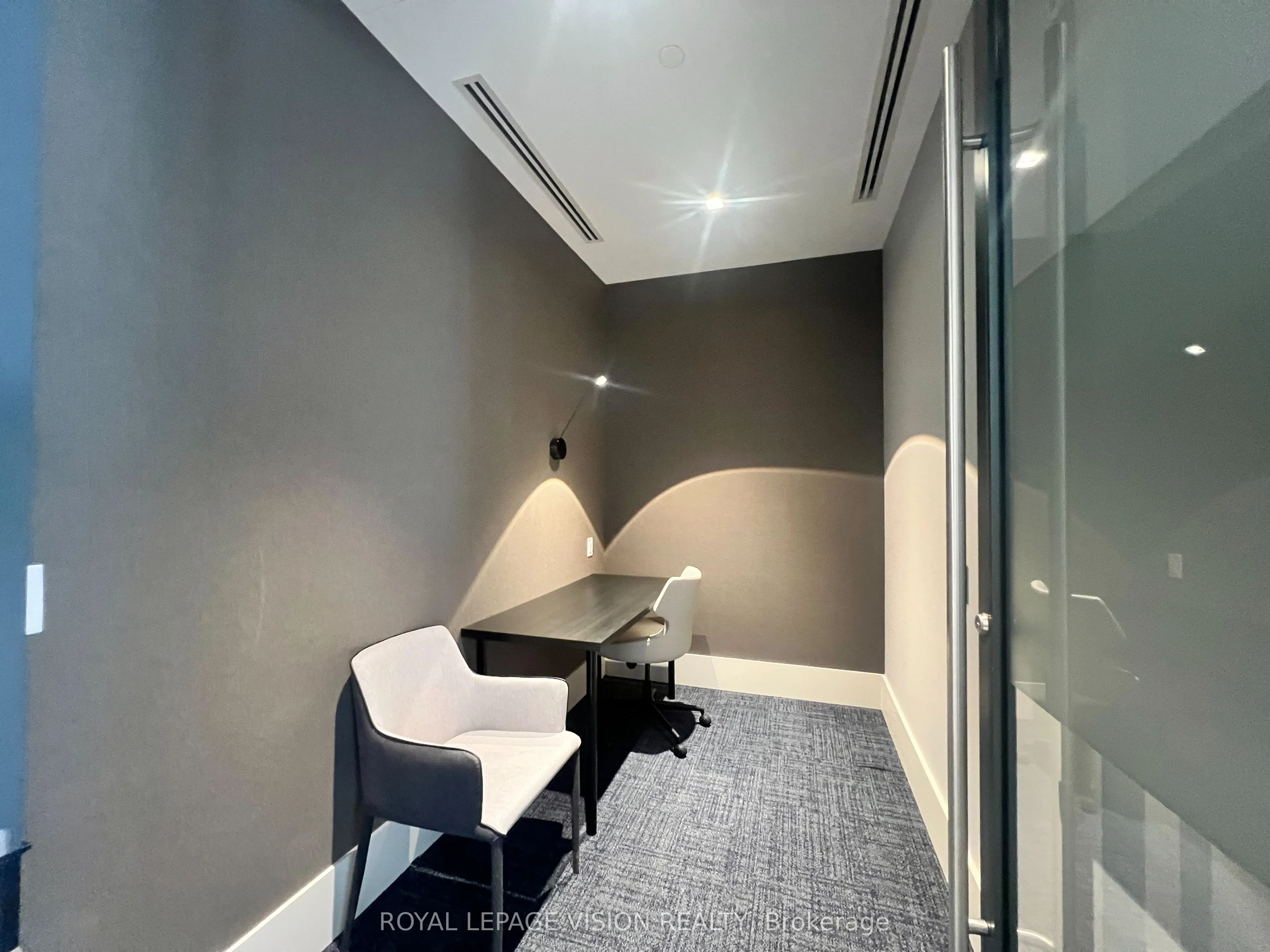 2545 Simcoe Street N, #722