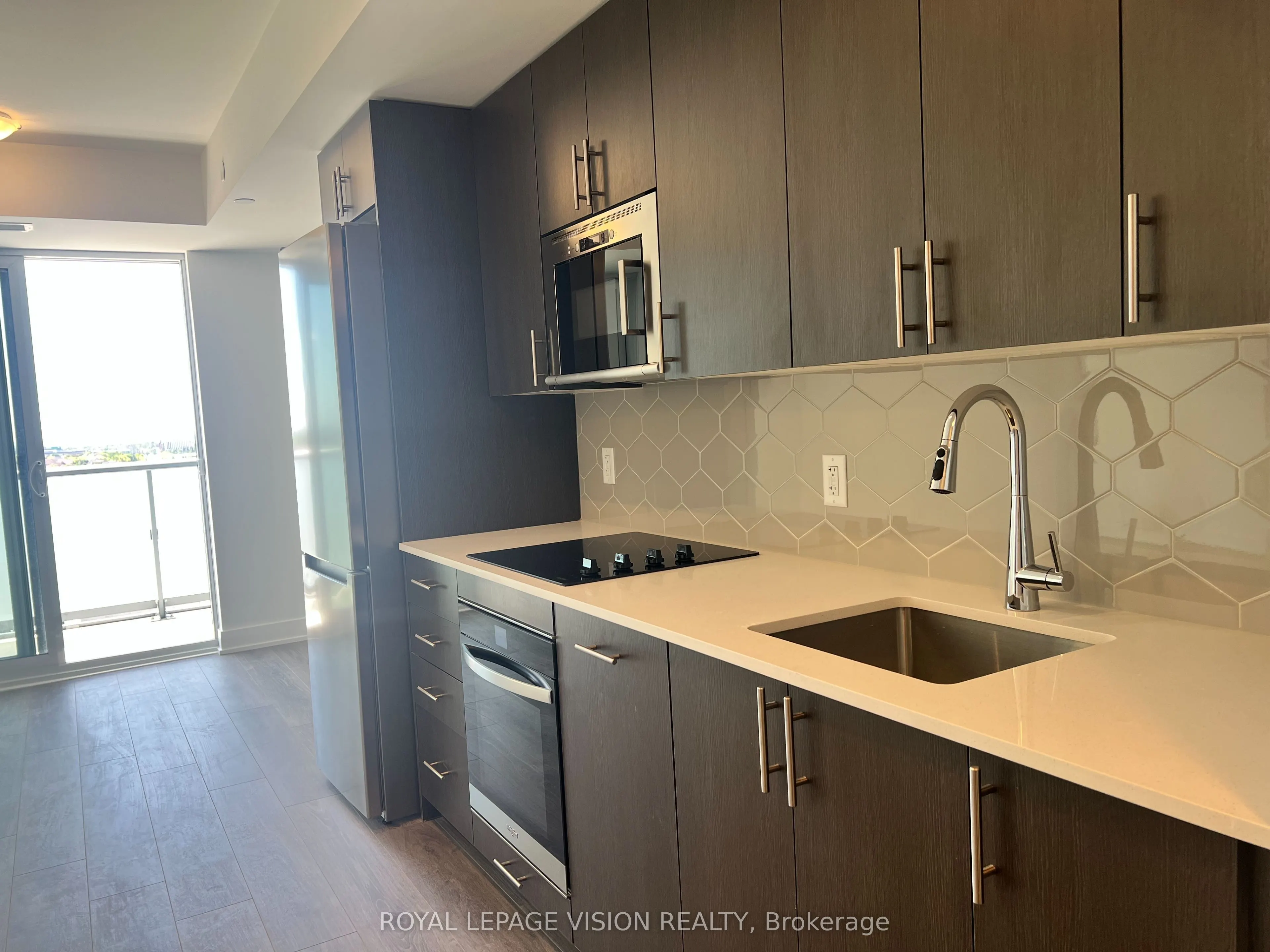 2545 Simcoe Street N, #722