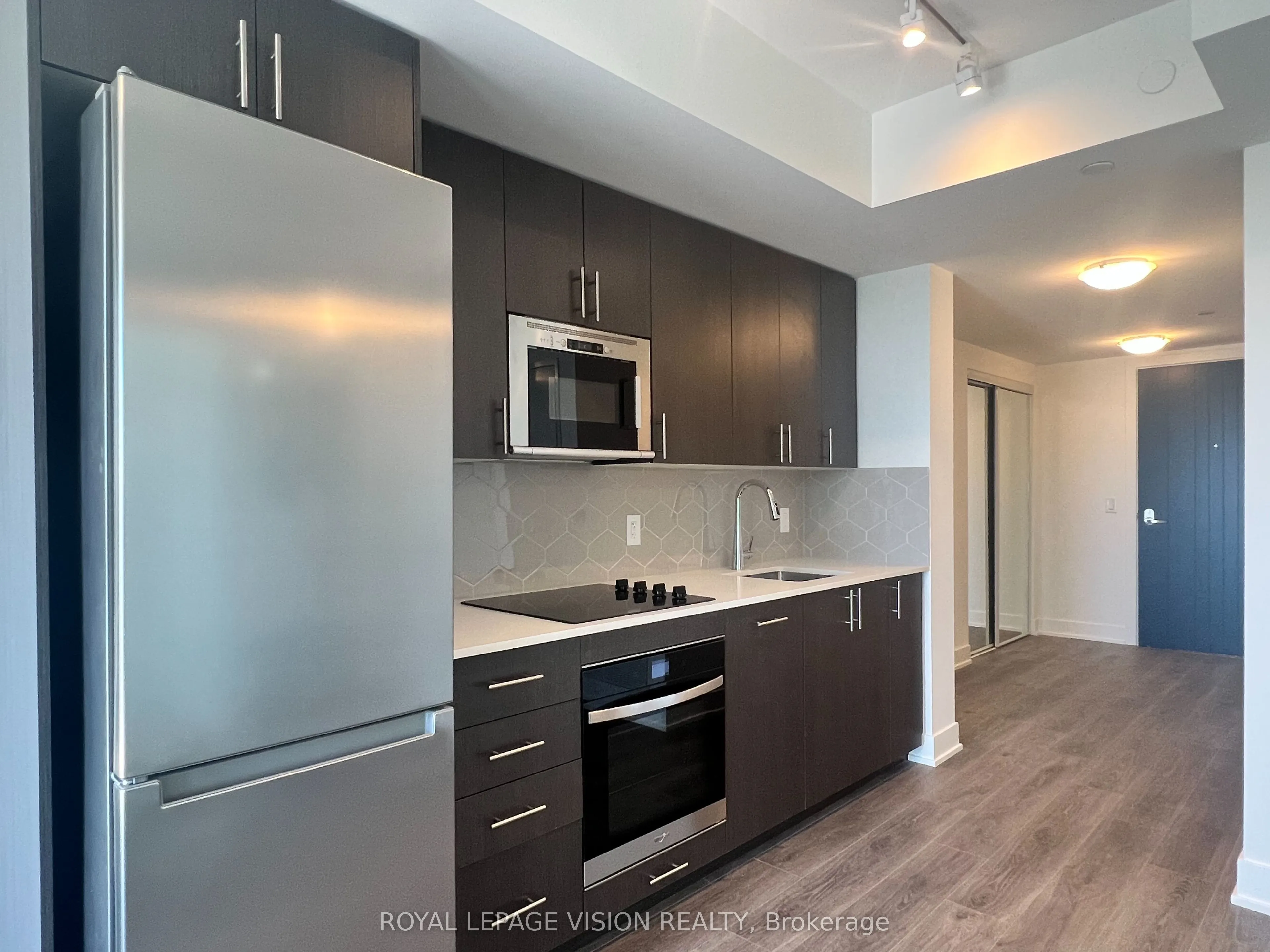 2545 Simcoe Street N, #722