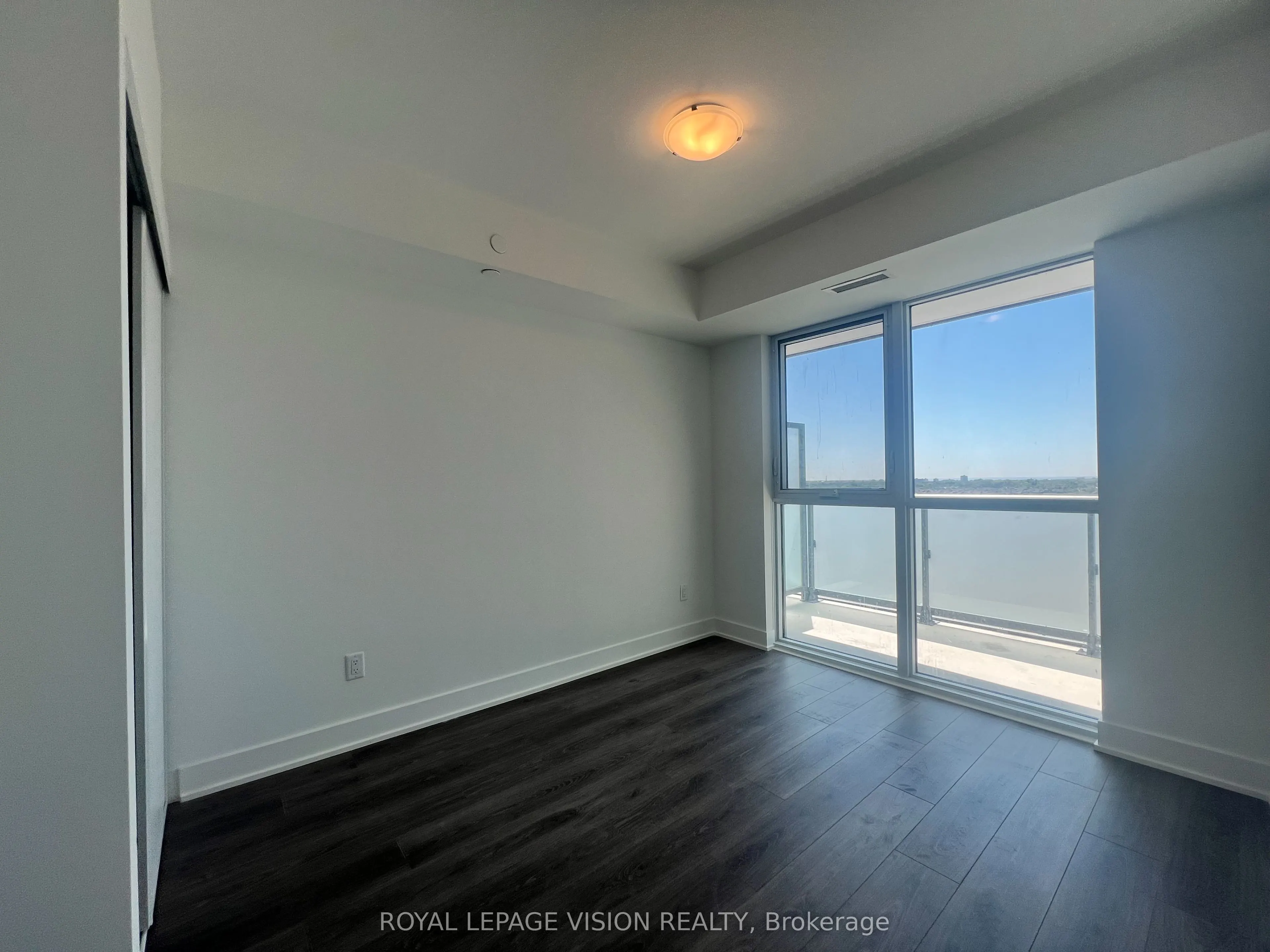 2545 Simcoe Street N, #722